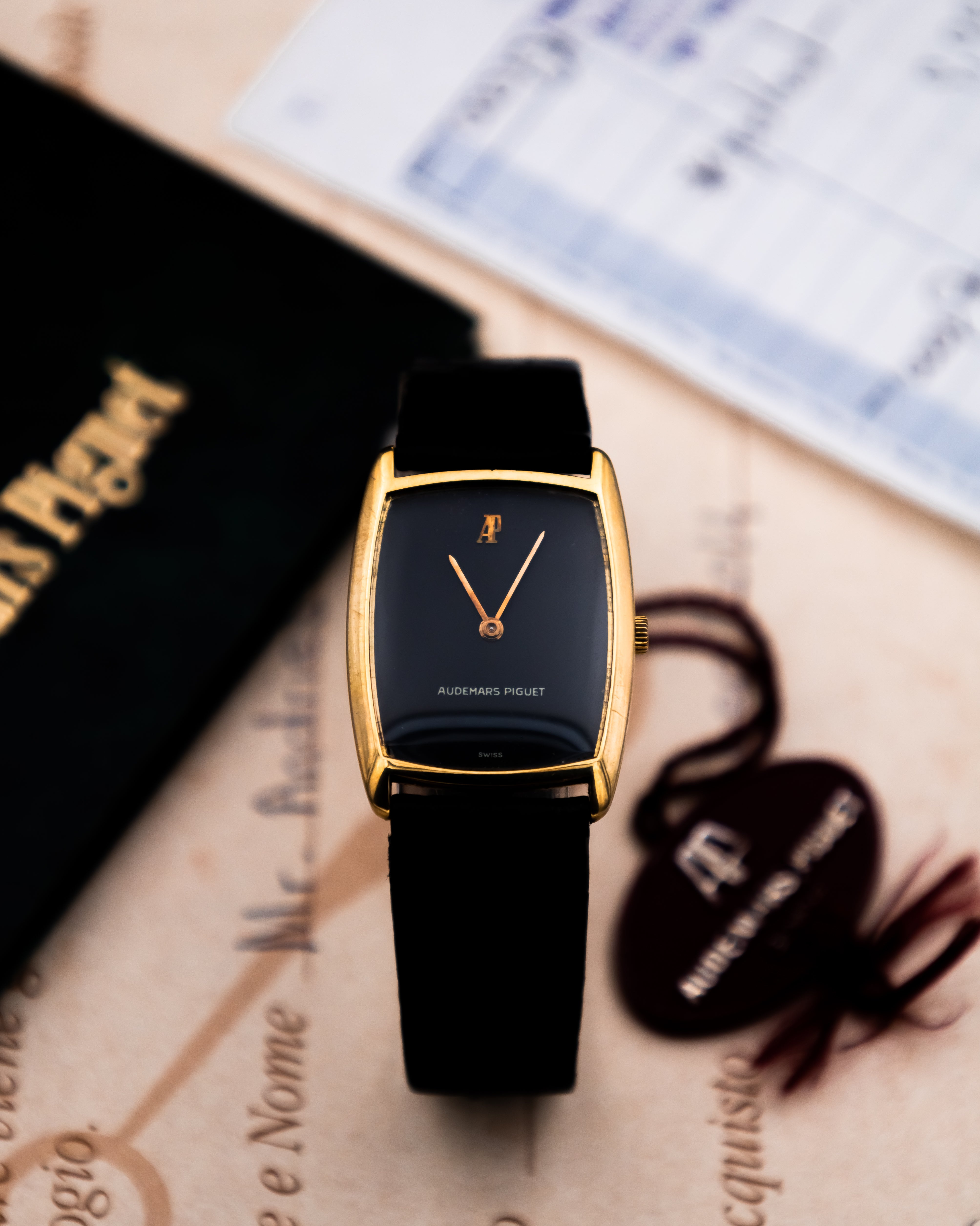 Audemars Piguet 18k gold - Black dial