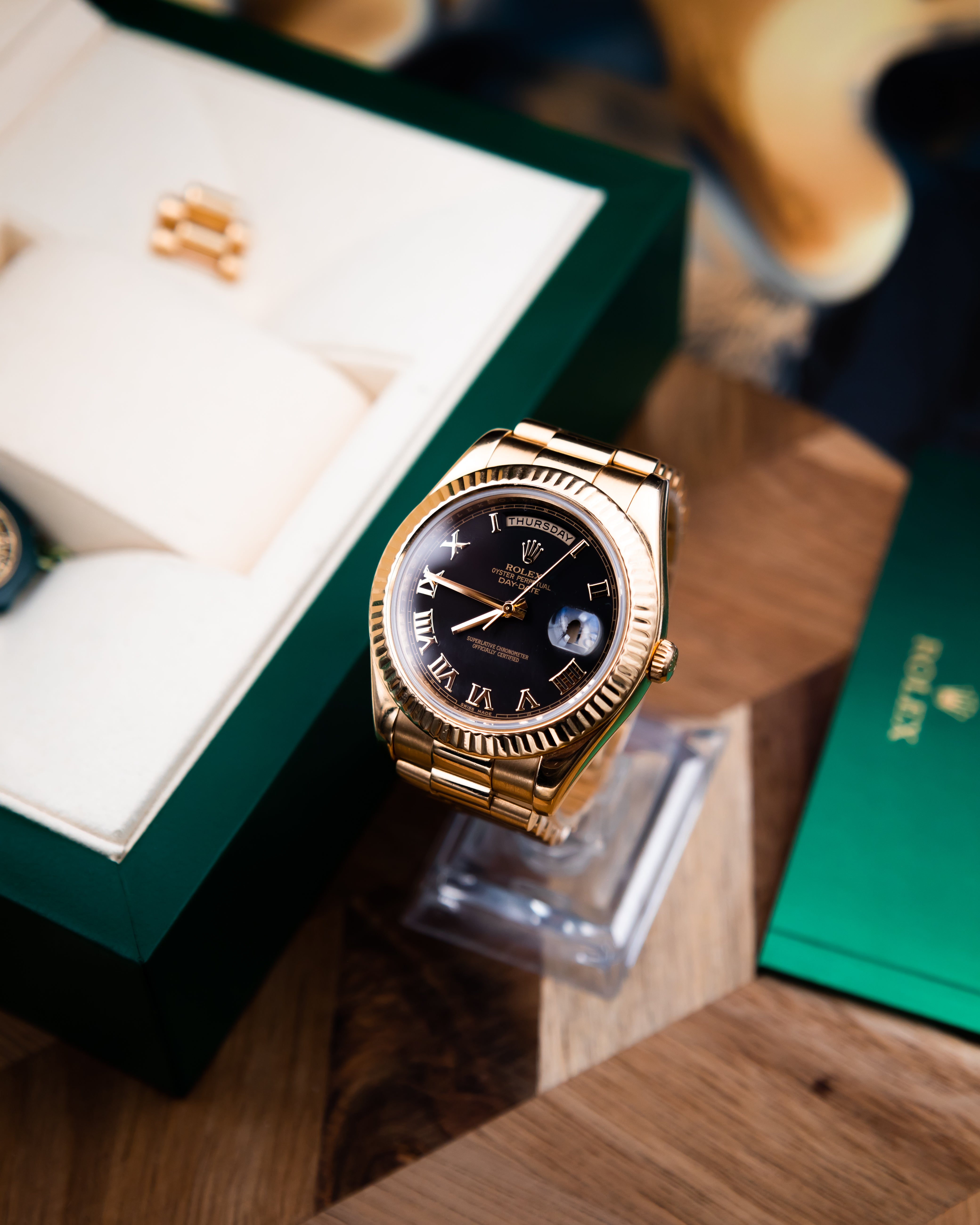 Rolex 218238 Day-Date II - black Roman dial