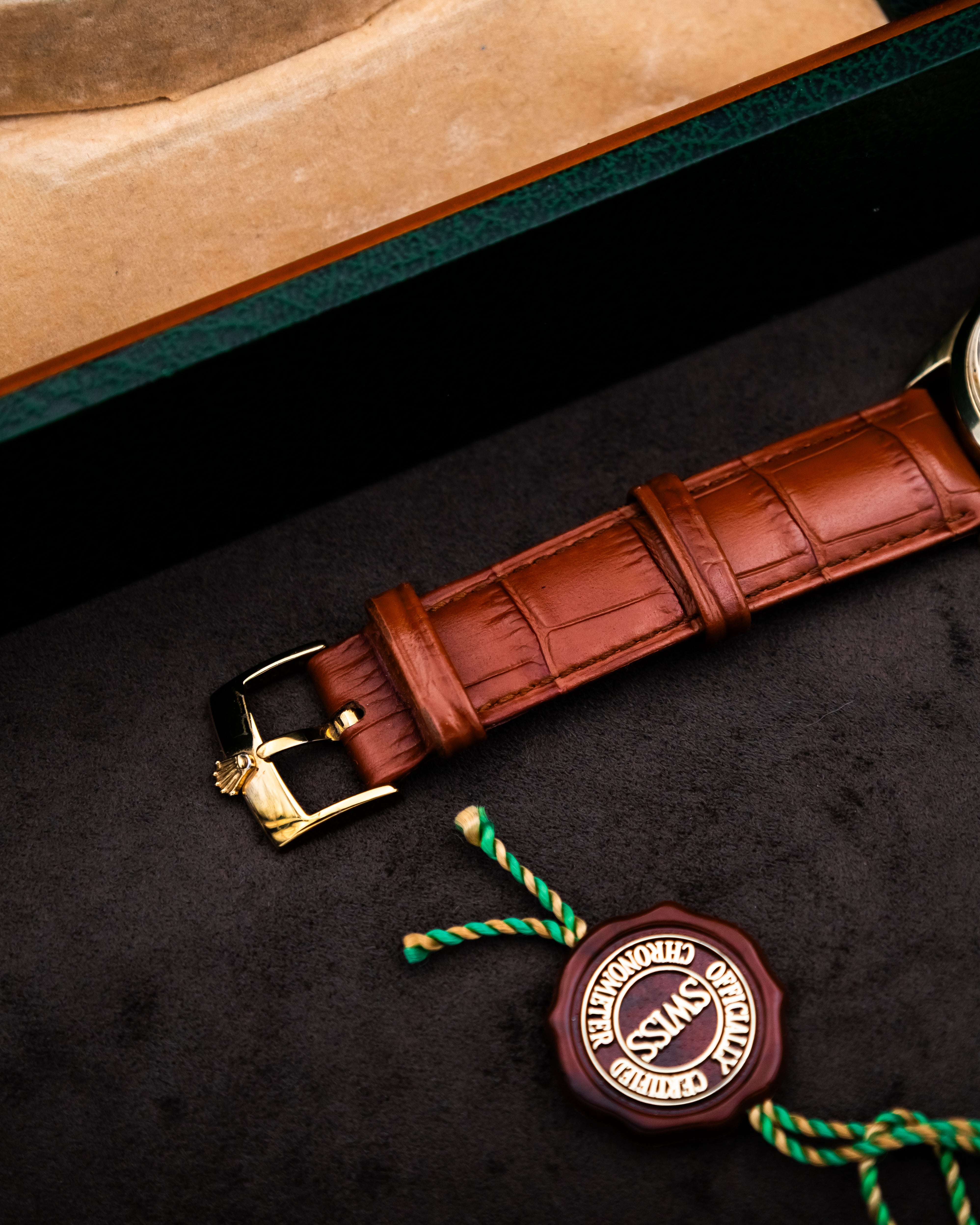 Rolex 1550 Perpetual Date - Gold dial