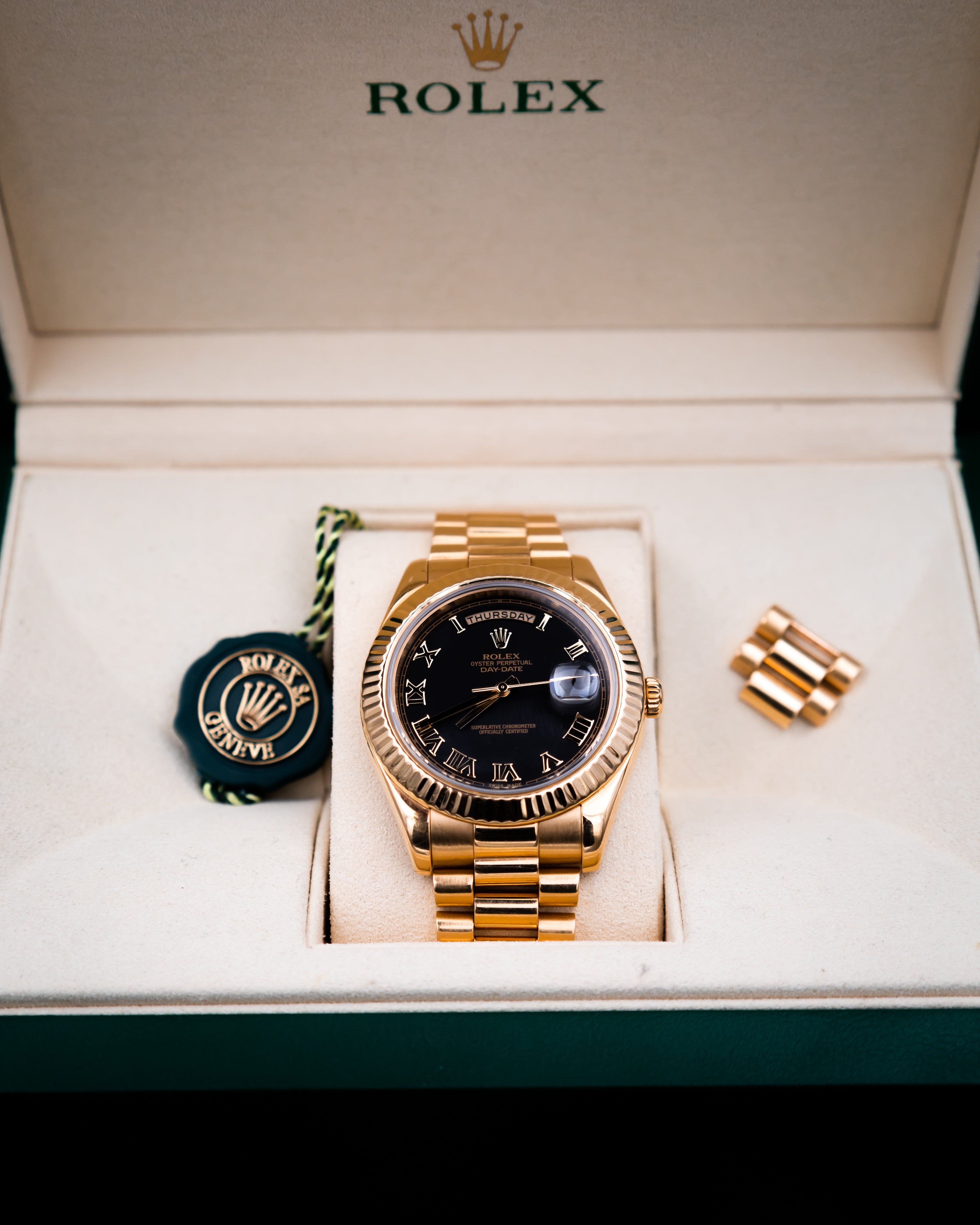 Rolex 218238 Day-Date II - black Roman dial