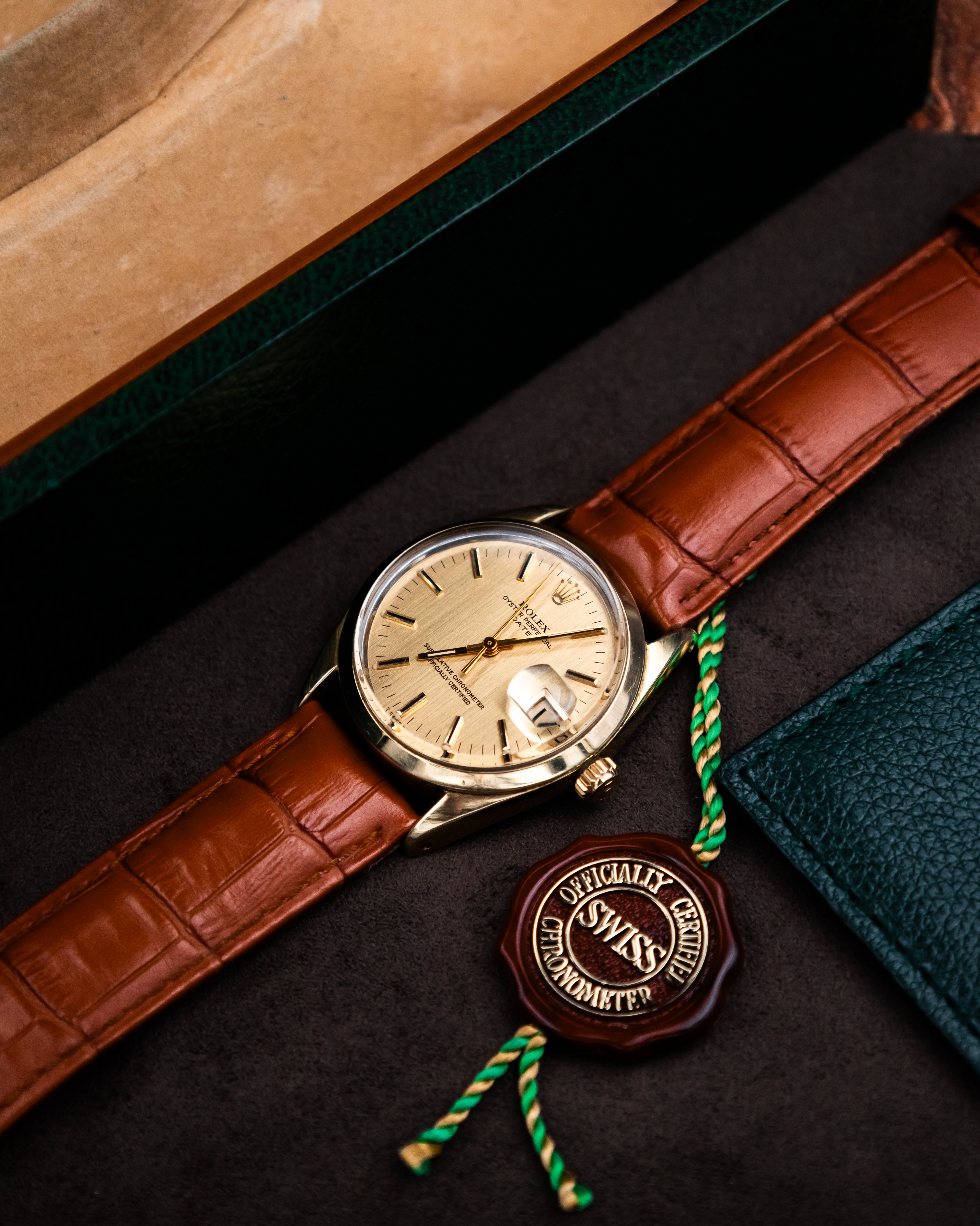 Rolex 1550 Perpetual Date - Gold dial
