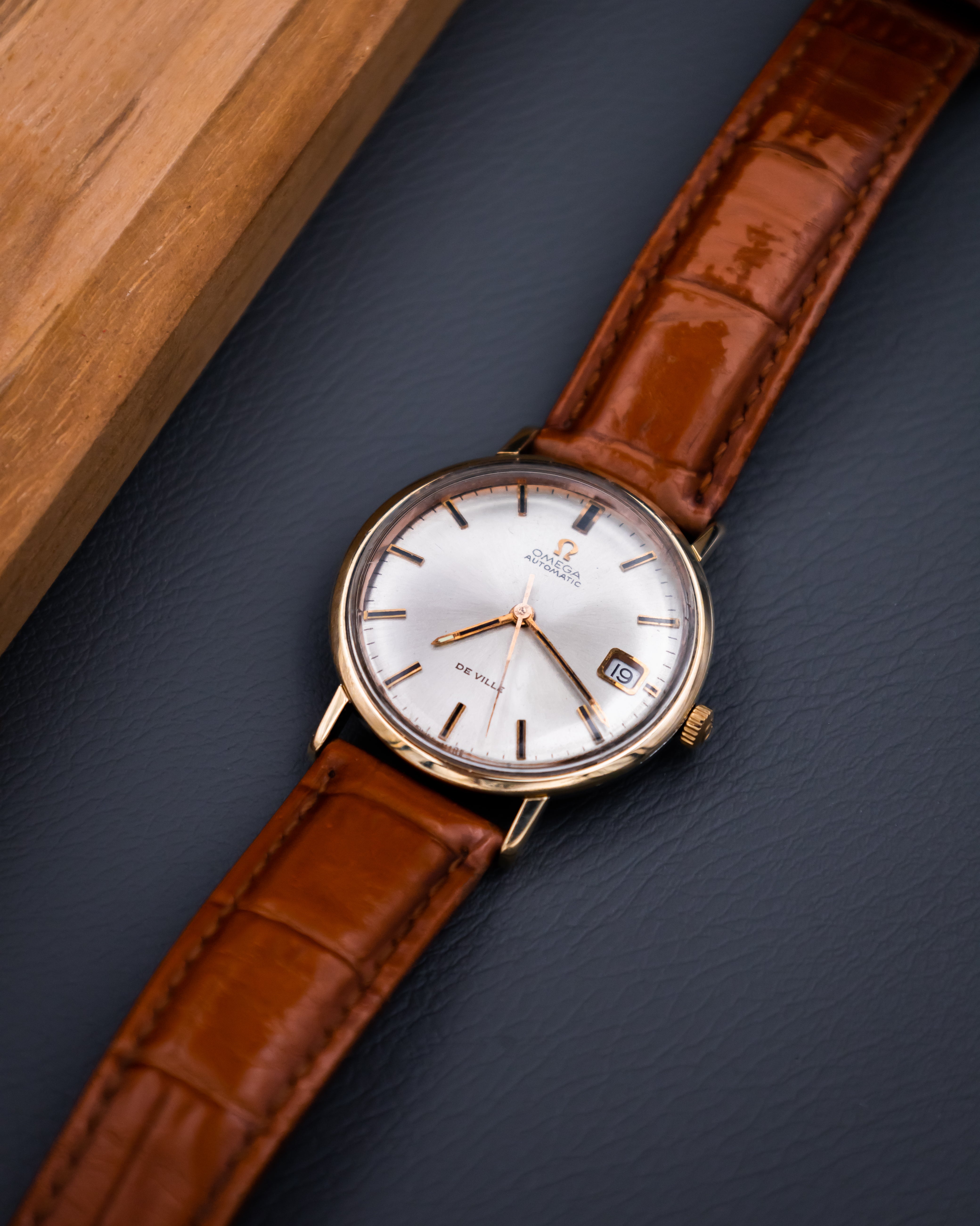 Omega 14765 - 2SC Seamaster De Ville - champagne dial