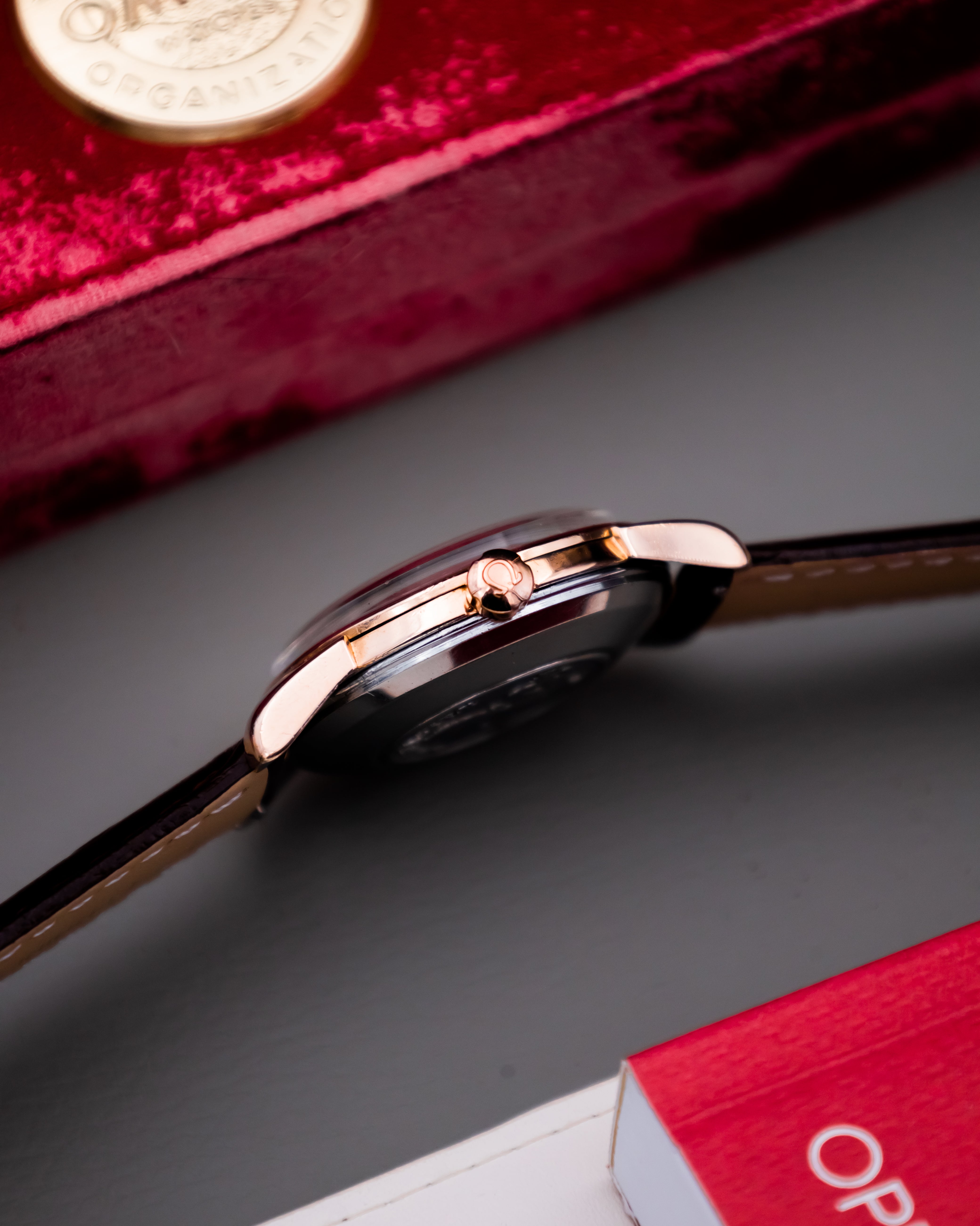 Omega 2849 - 8SC Seamaster Calender - champagne dial