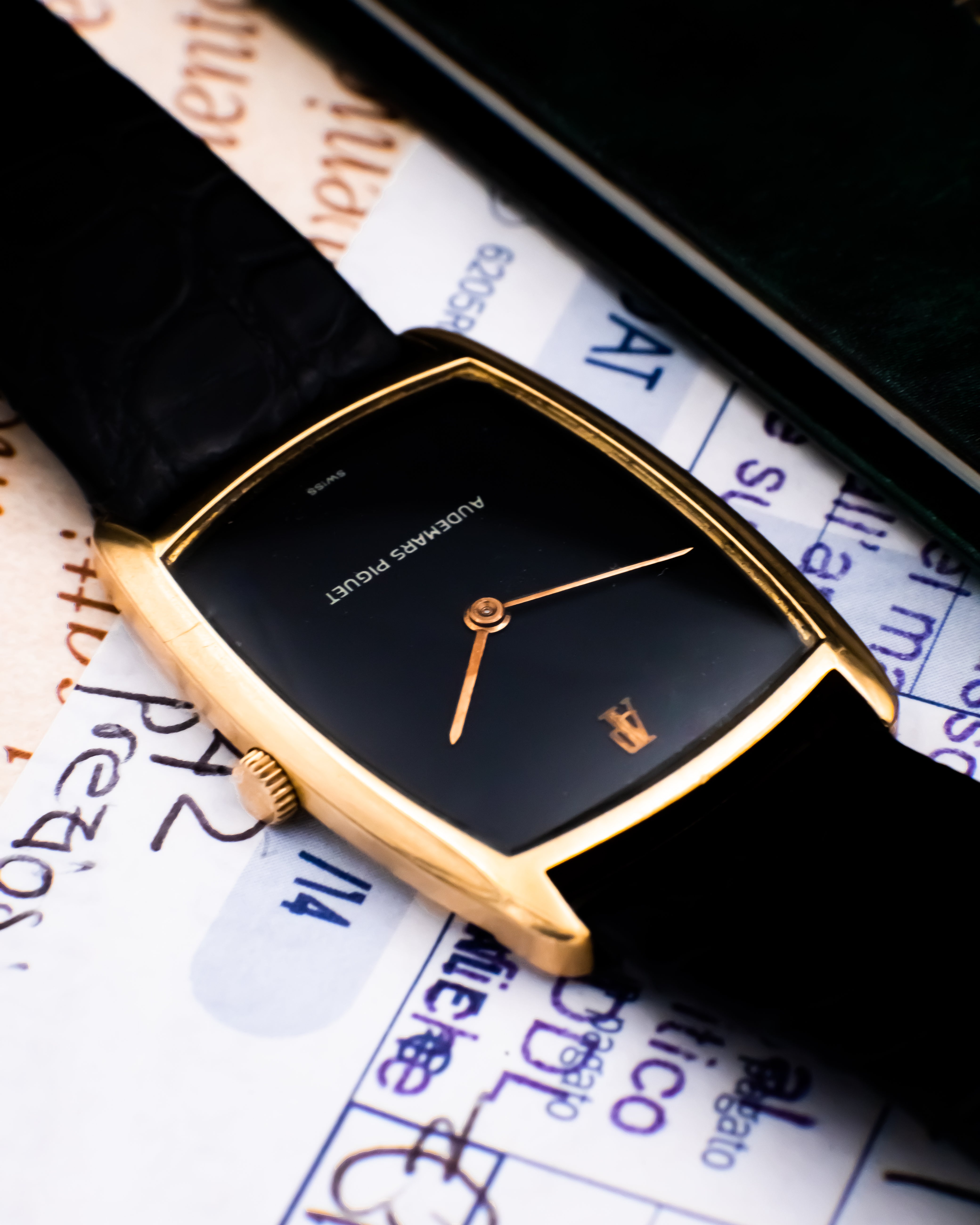 Audemars Piguet 18k gold - Black dial