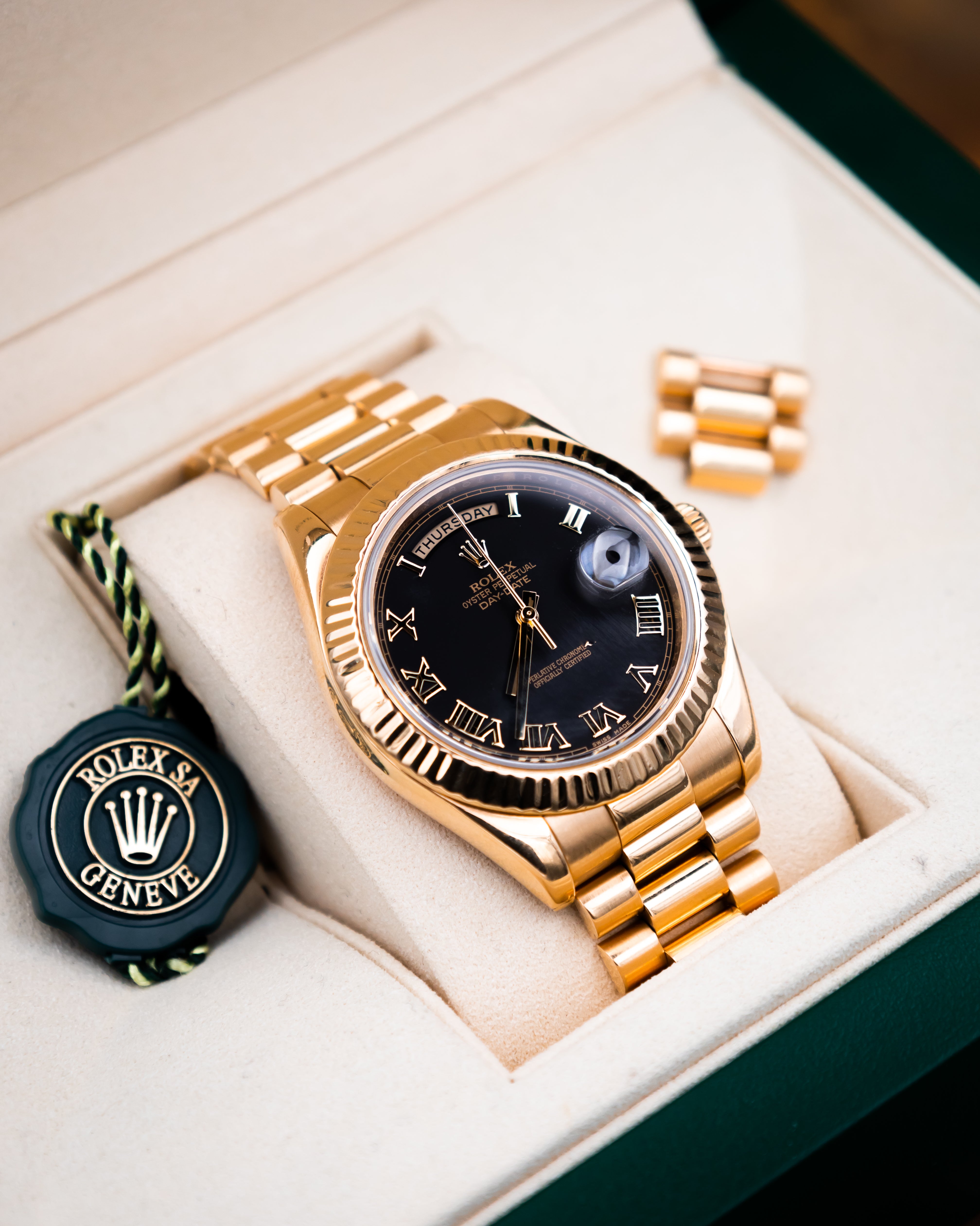 Rolex 218238 Day-Date II - black Roman dial