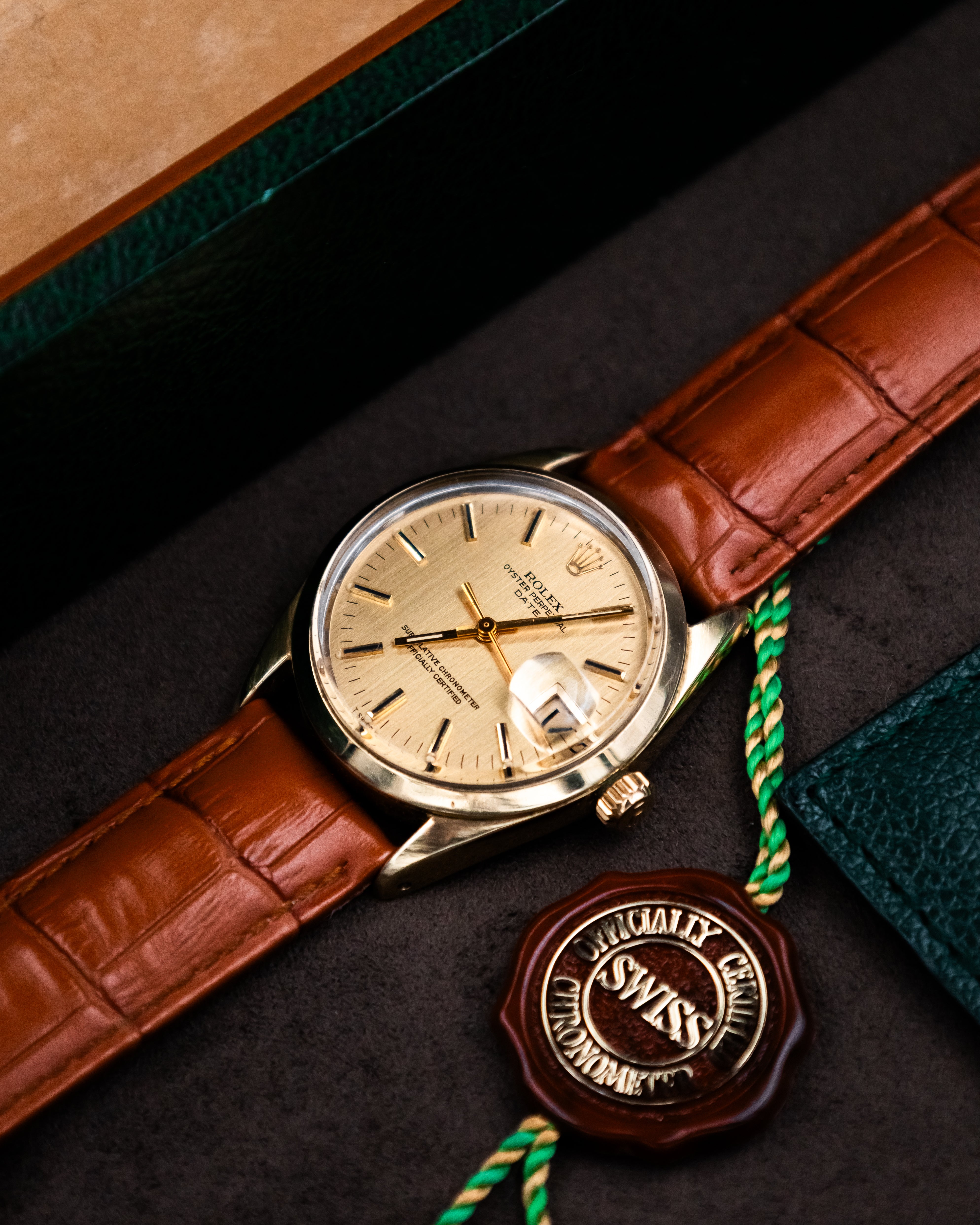 Rolex 1550 Perpetual Date - Gold dial