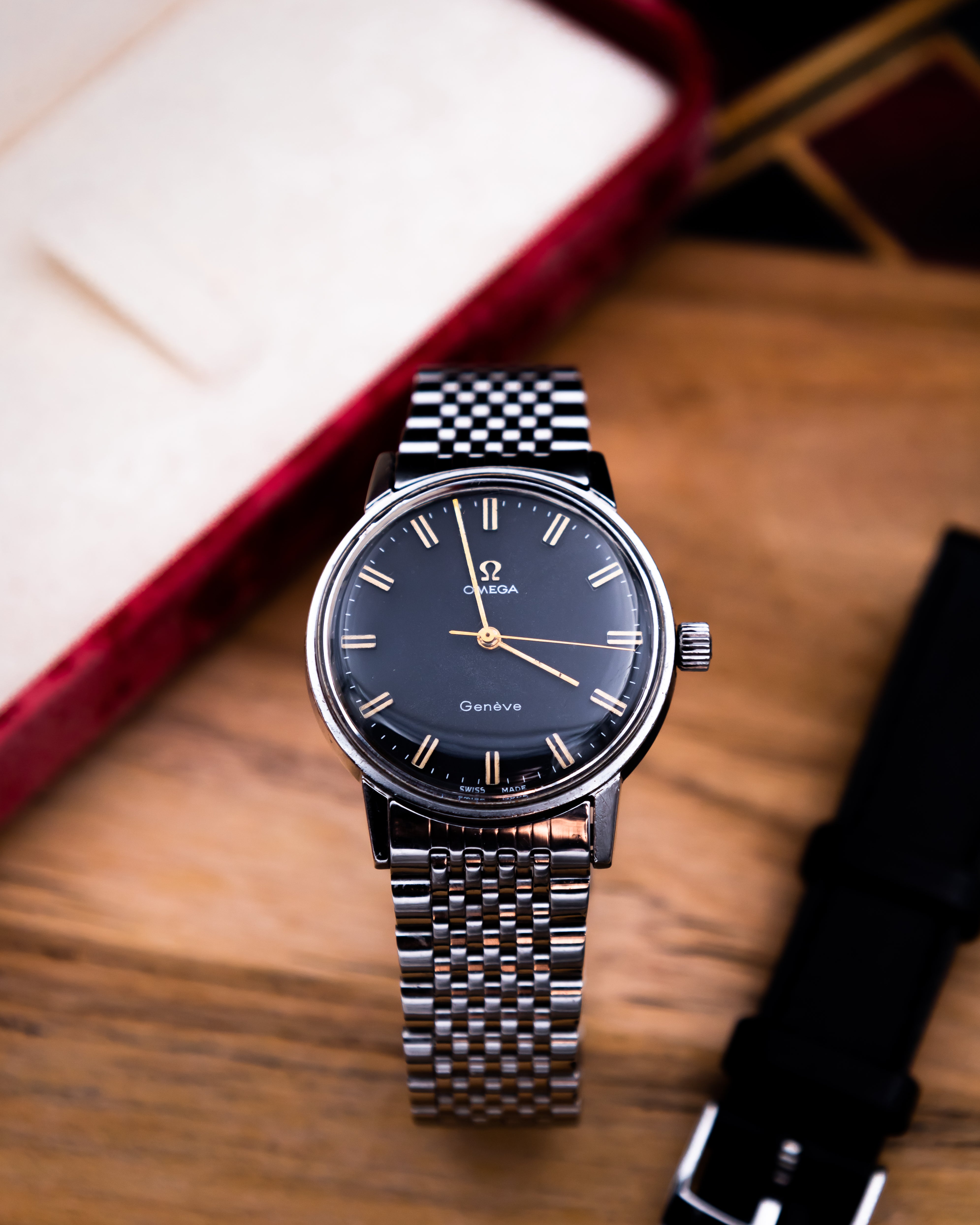Omega 135.011 Genève - black dial