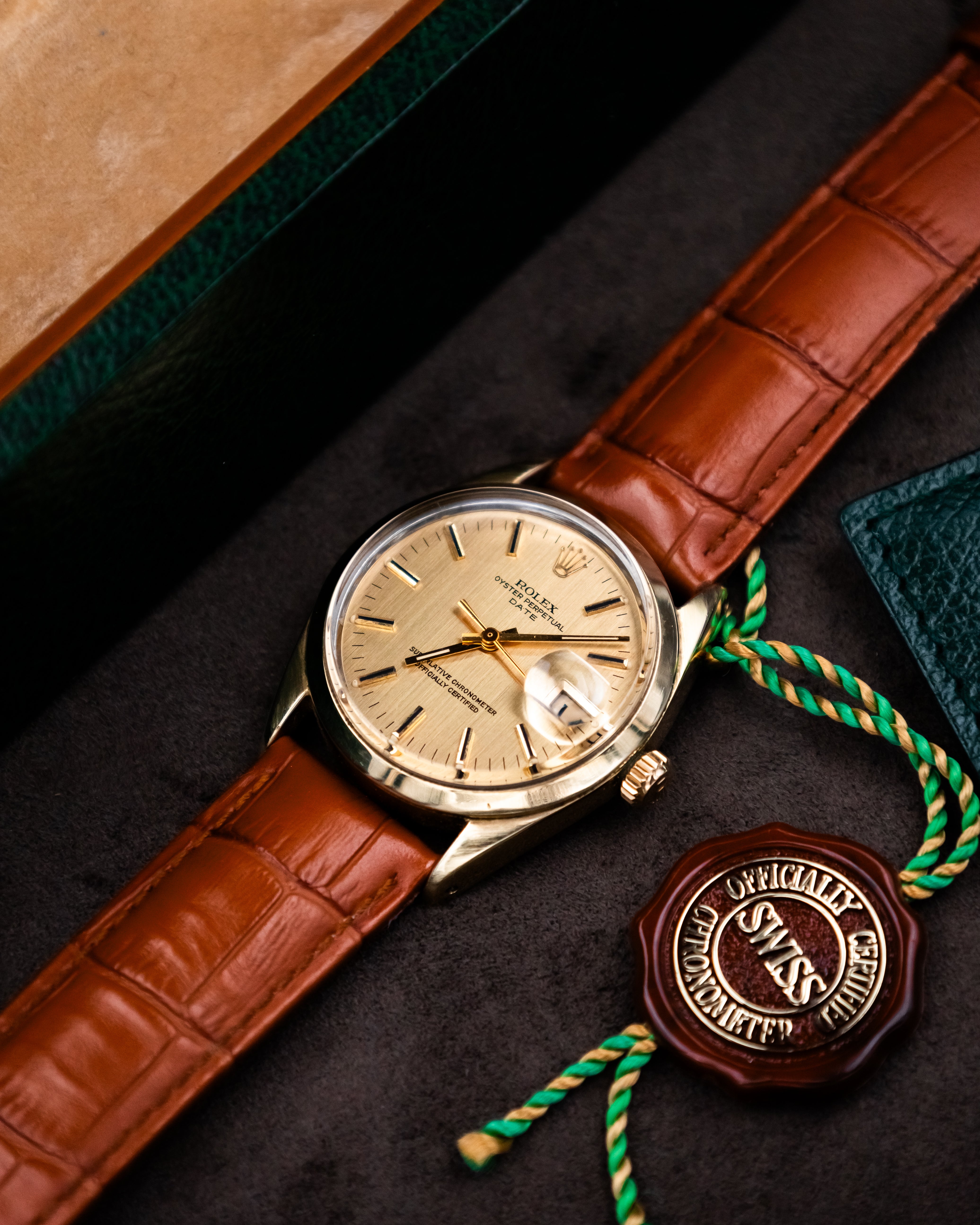 Rolex 1550 Perpetual Date - Gold dial