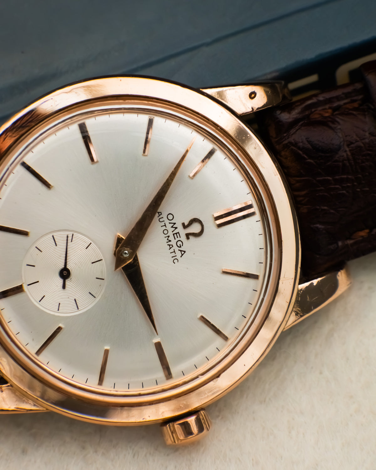 Omega 2657 SC Bumper Rose Gold - white dial