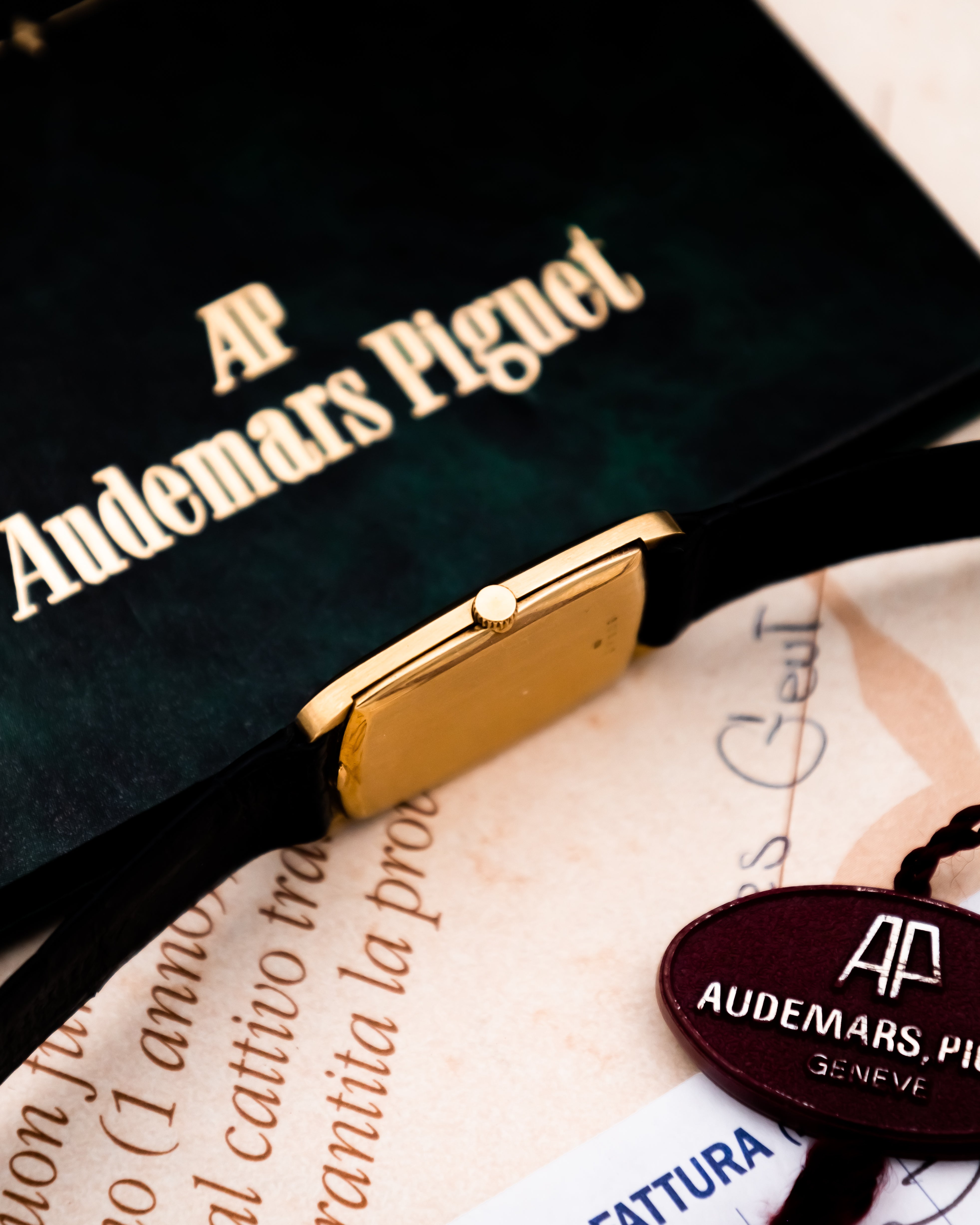 Audemars Piguet 18k gold - Black dial