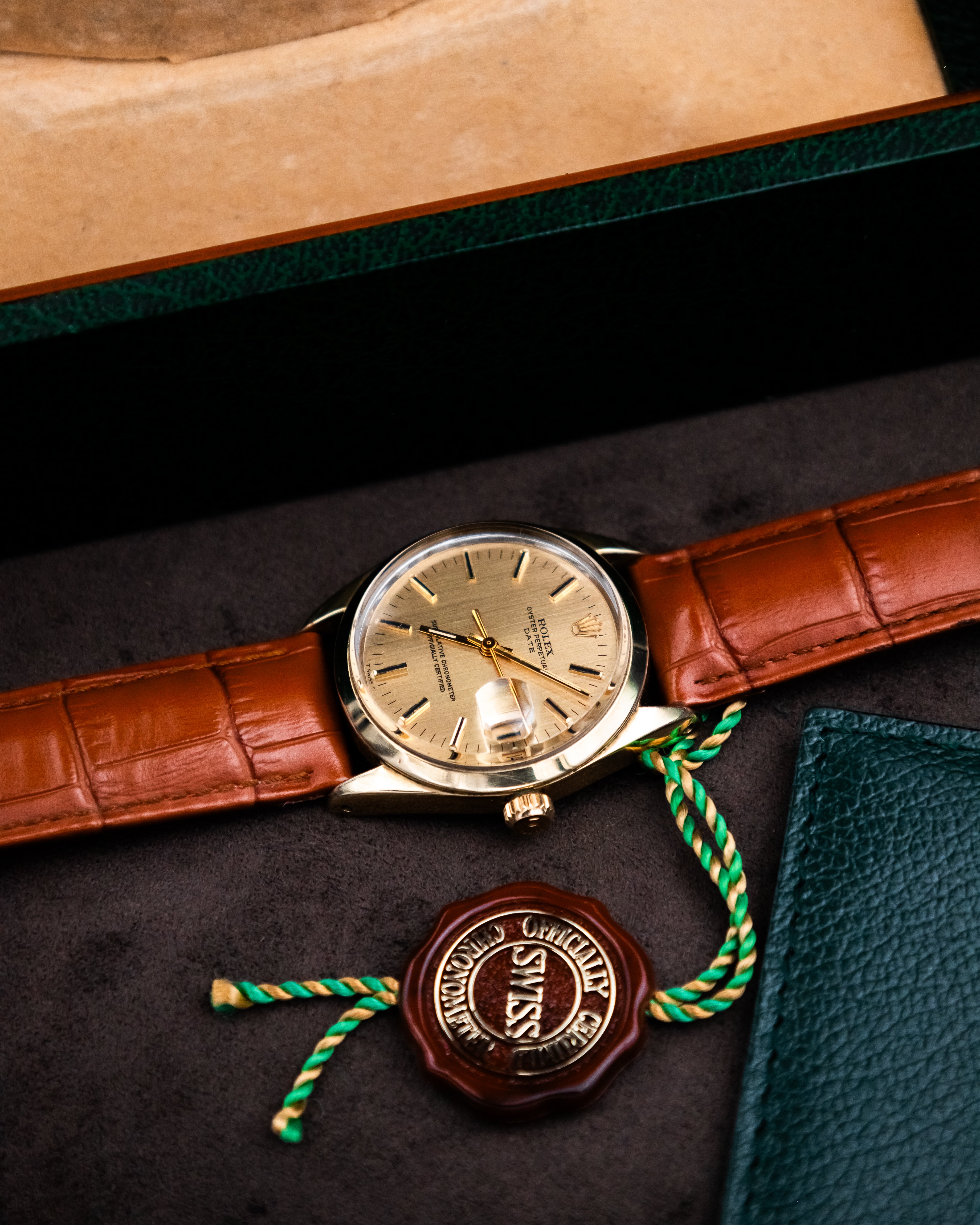 Rolex 1550 Perpetual Date - Gold dial