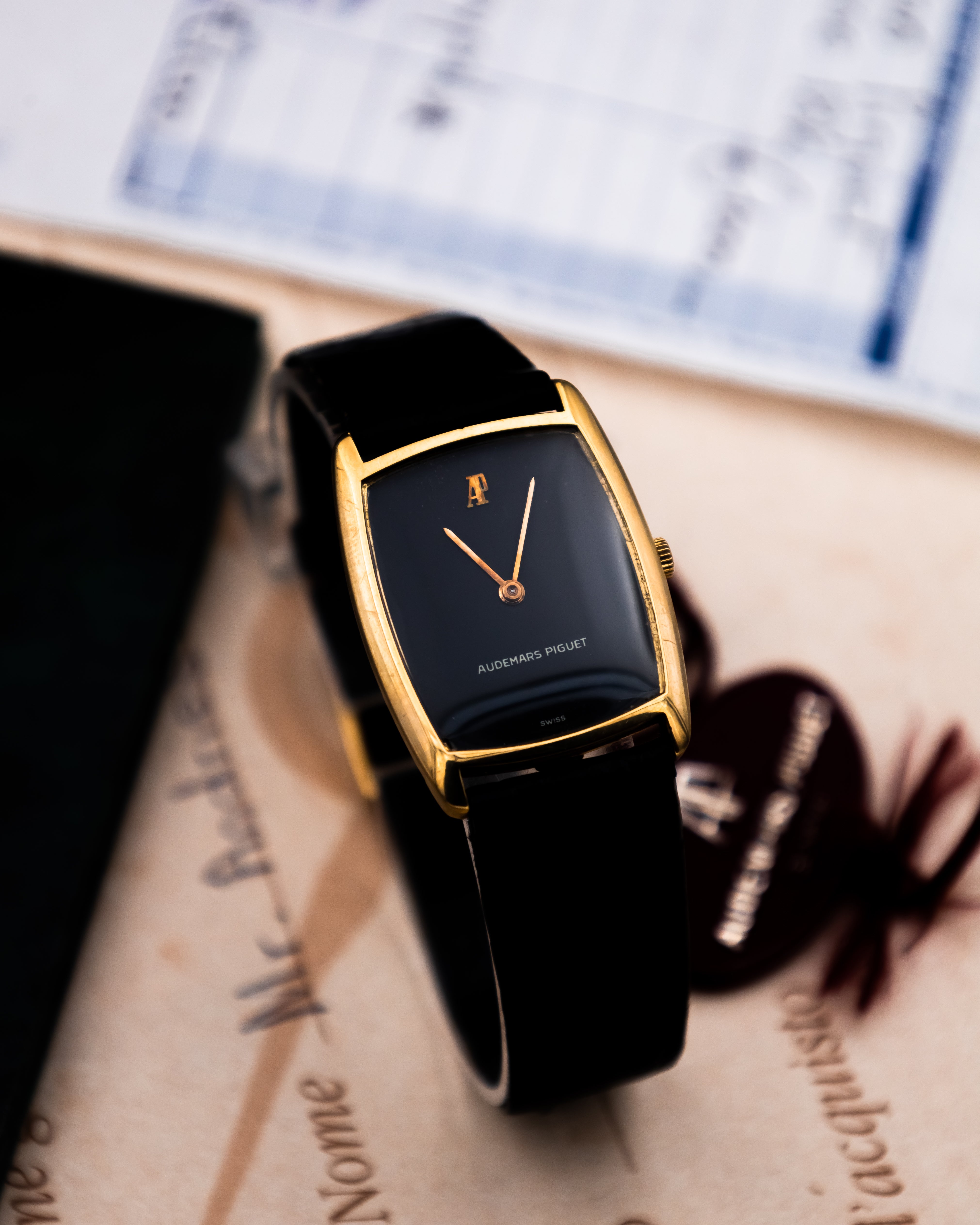 Audemars Piguet 18k gold - Black dial