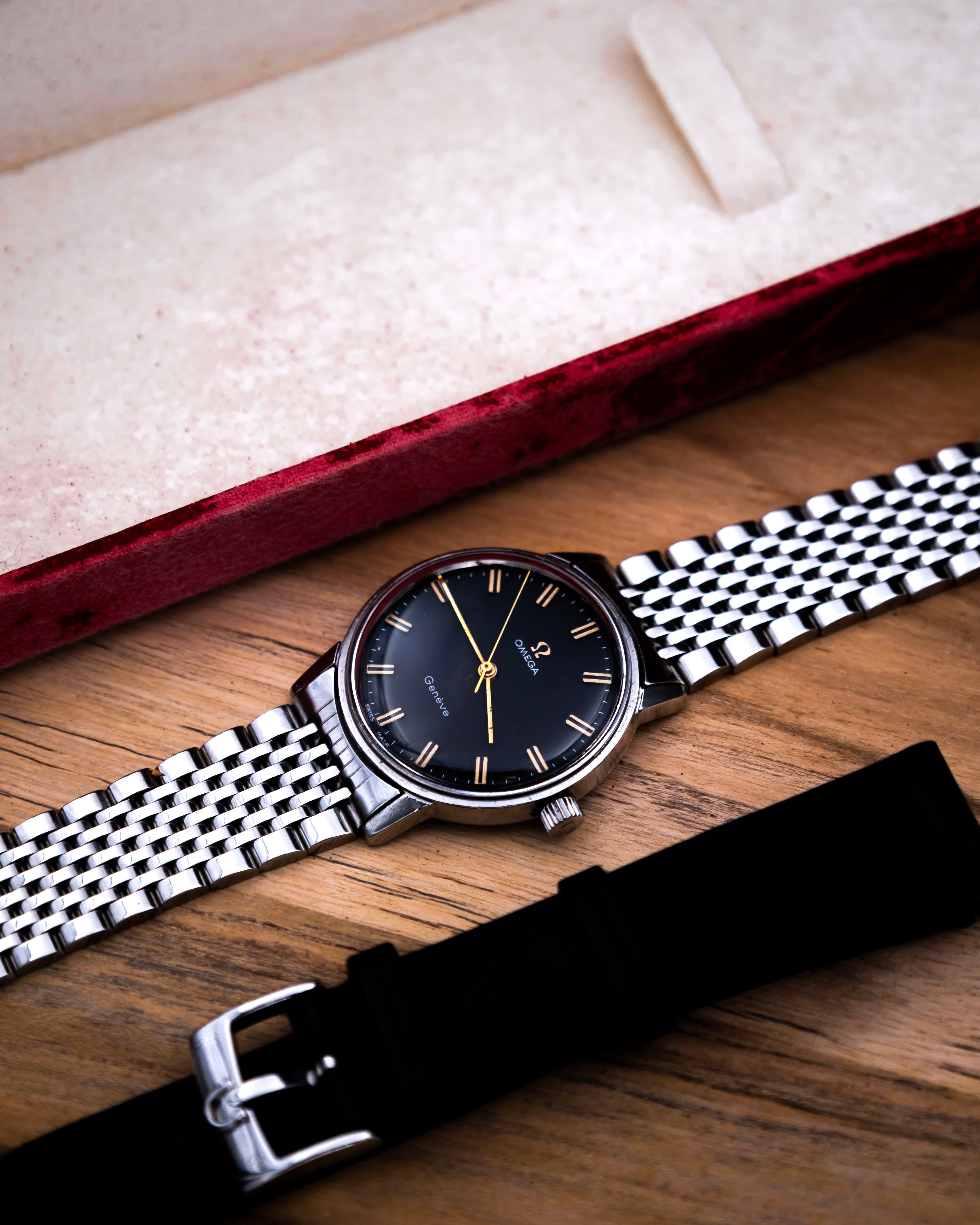 Omega 135.011 Genève - black dial
