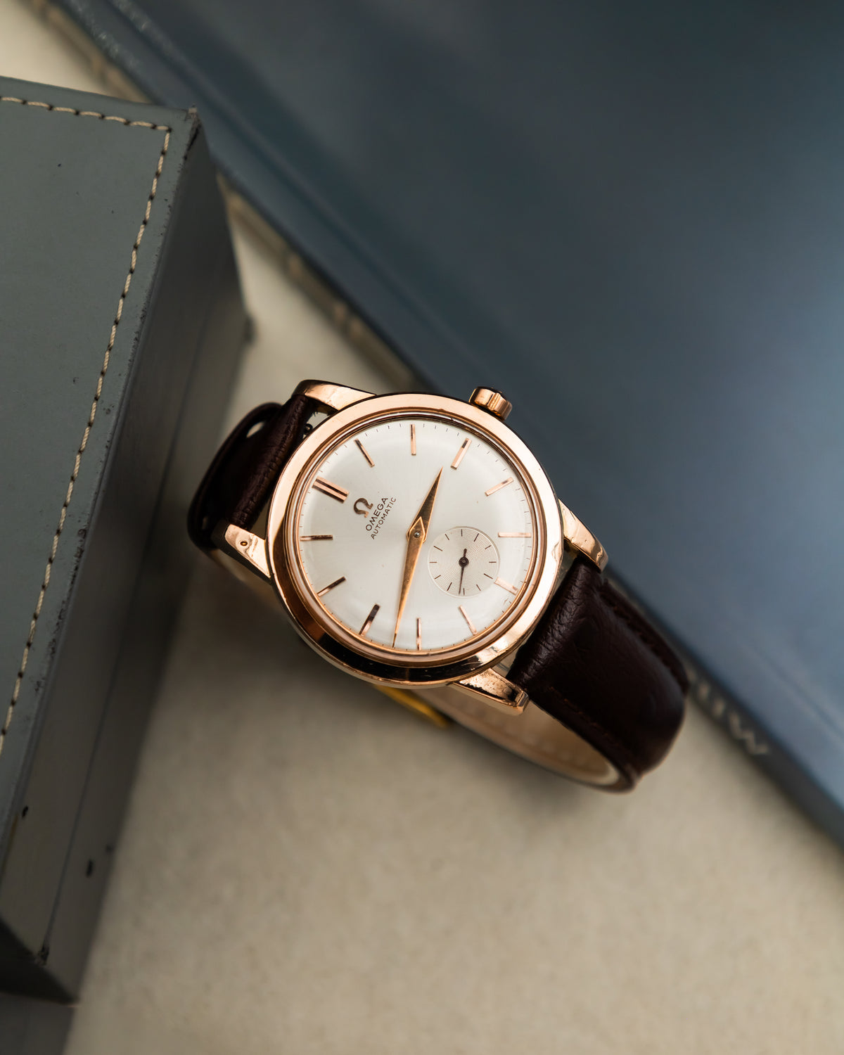 Omega 2657 SC Bumper Rose Gold - white dial