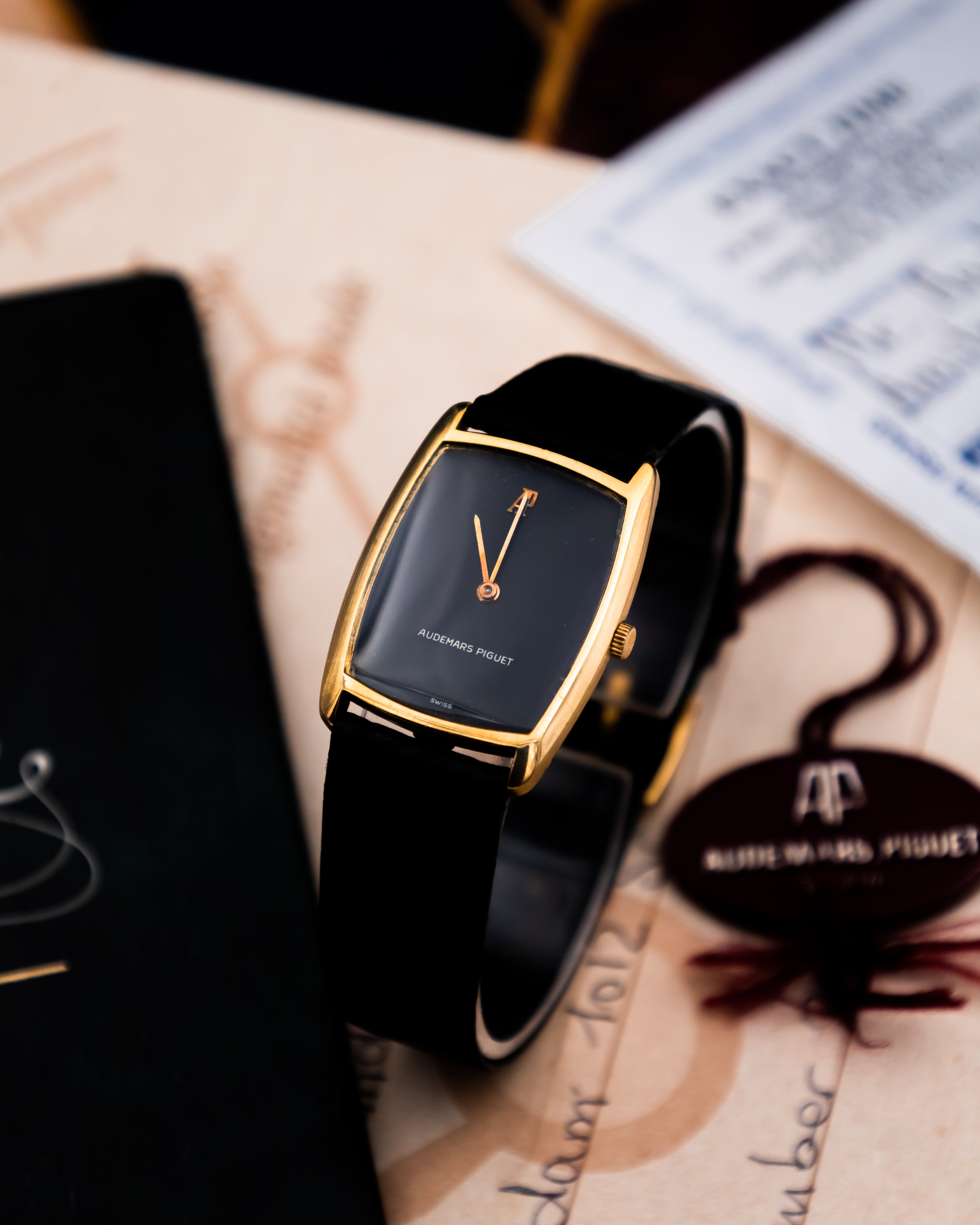 Audemars Piguet 18k gold - Black dial