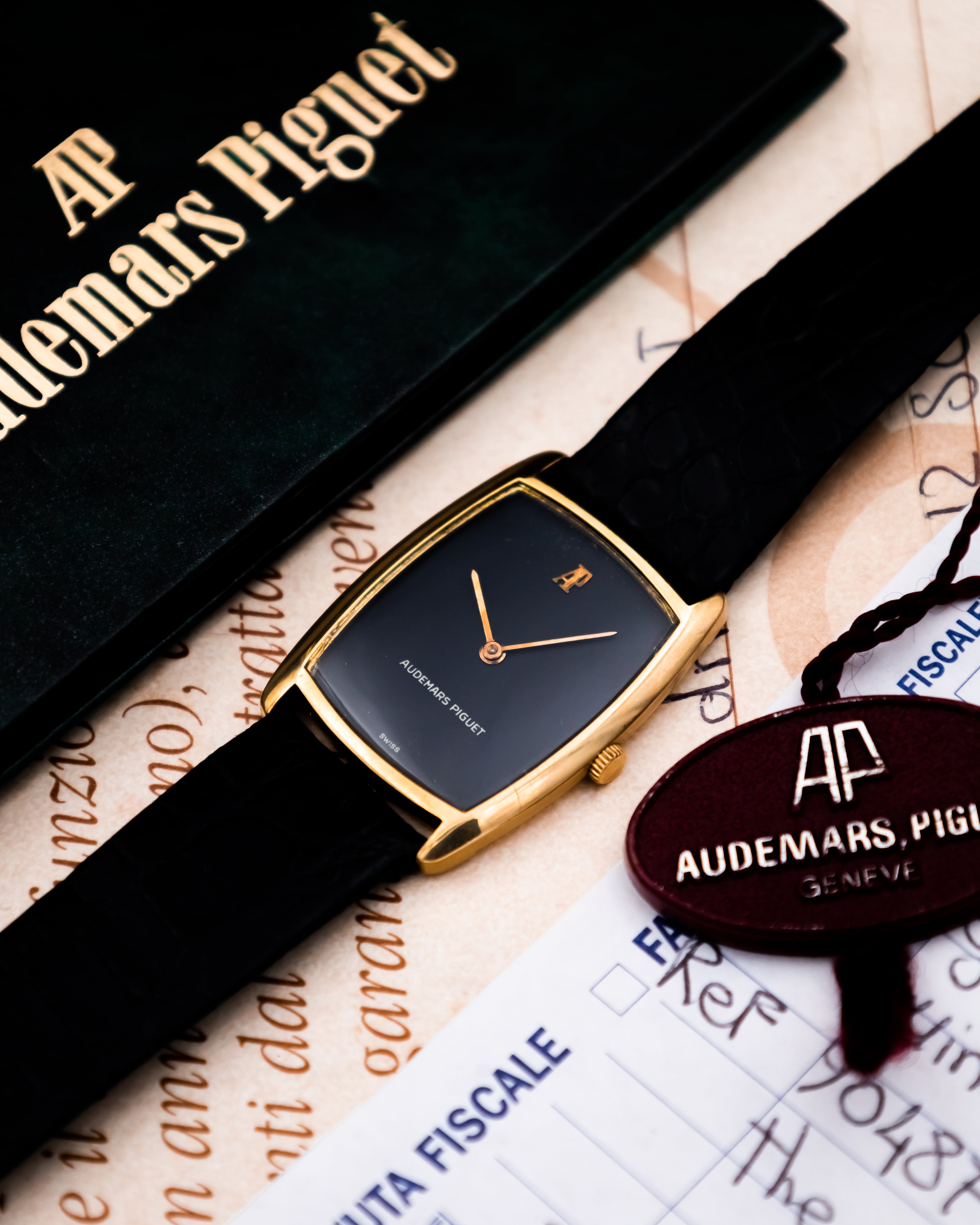 Audemars Piguet 18k gold - Black dial