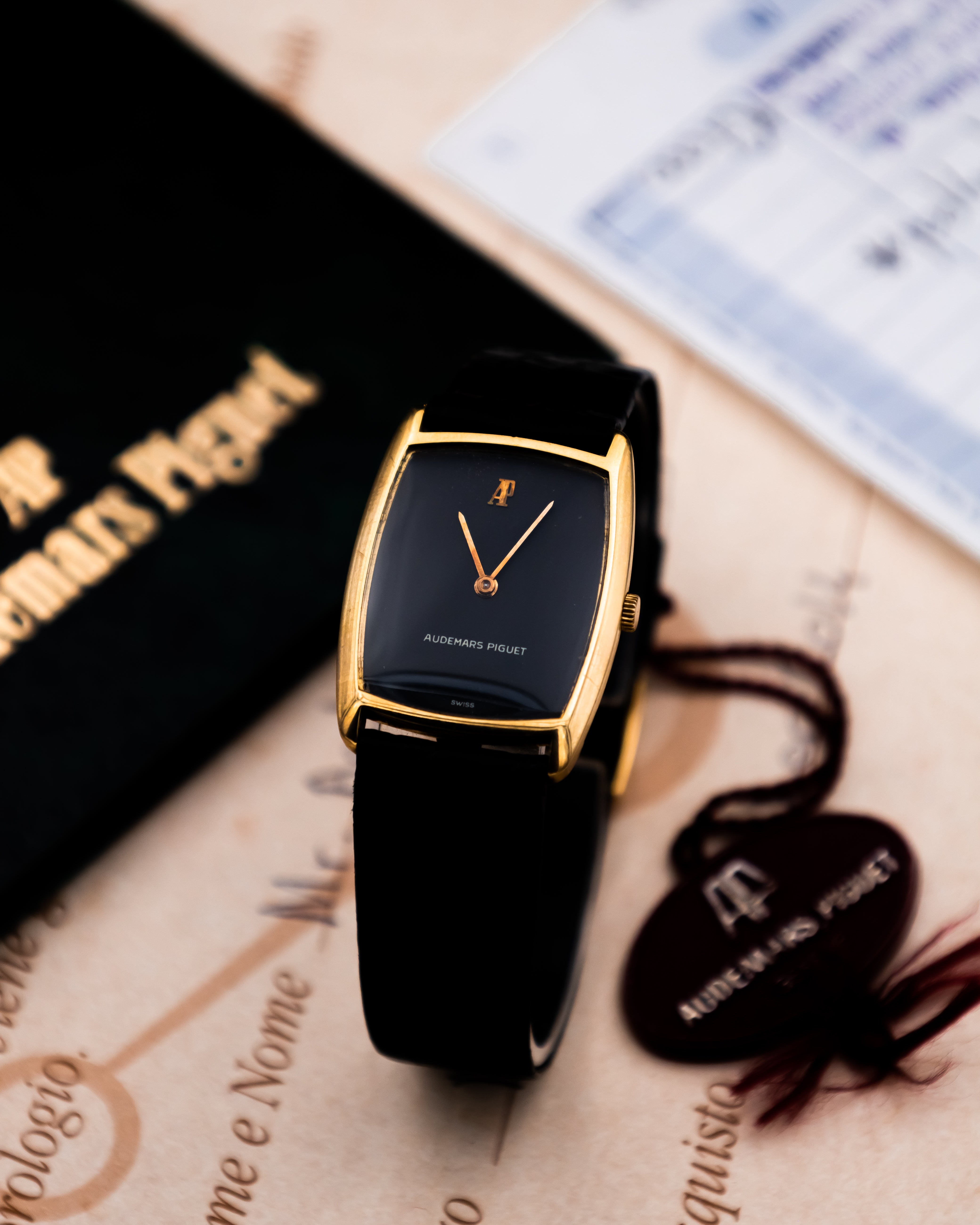 Audemars Piguet 18k gold - Black dial