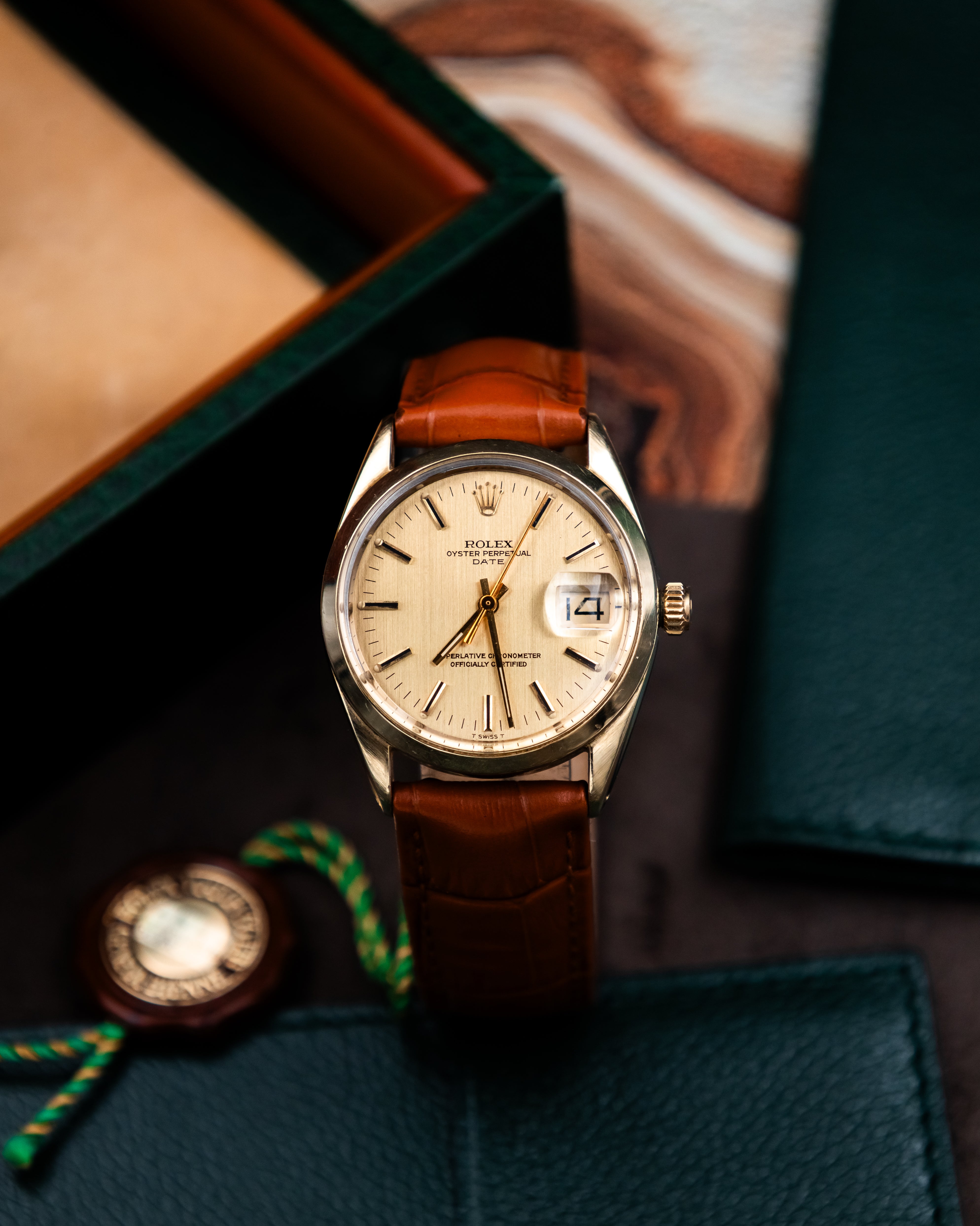 Rolex 1550 Perpetual Date - Gold dial