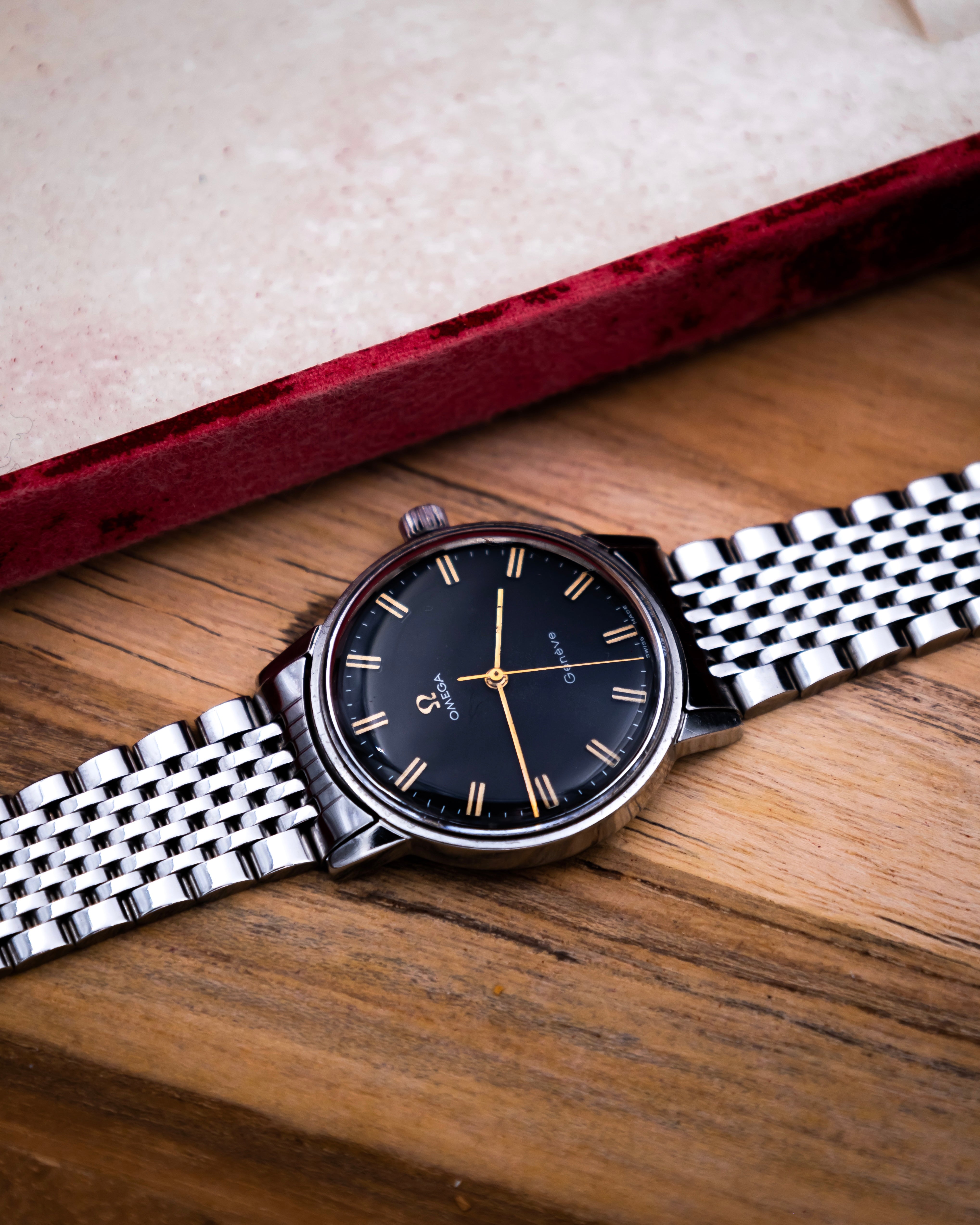 Omega 135.011 Genève - black dial