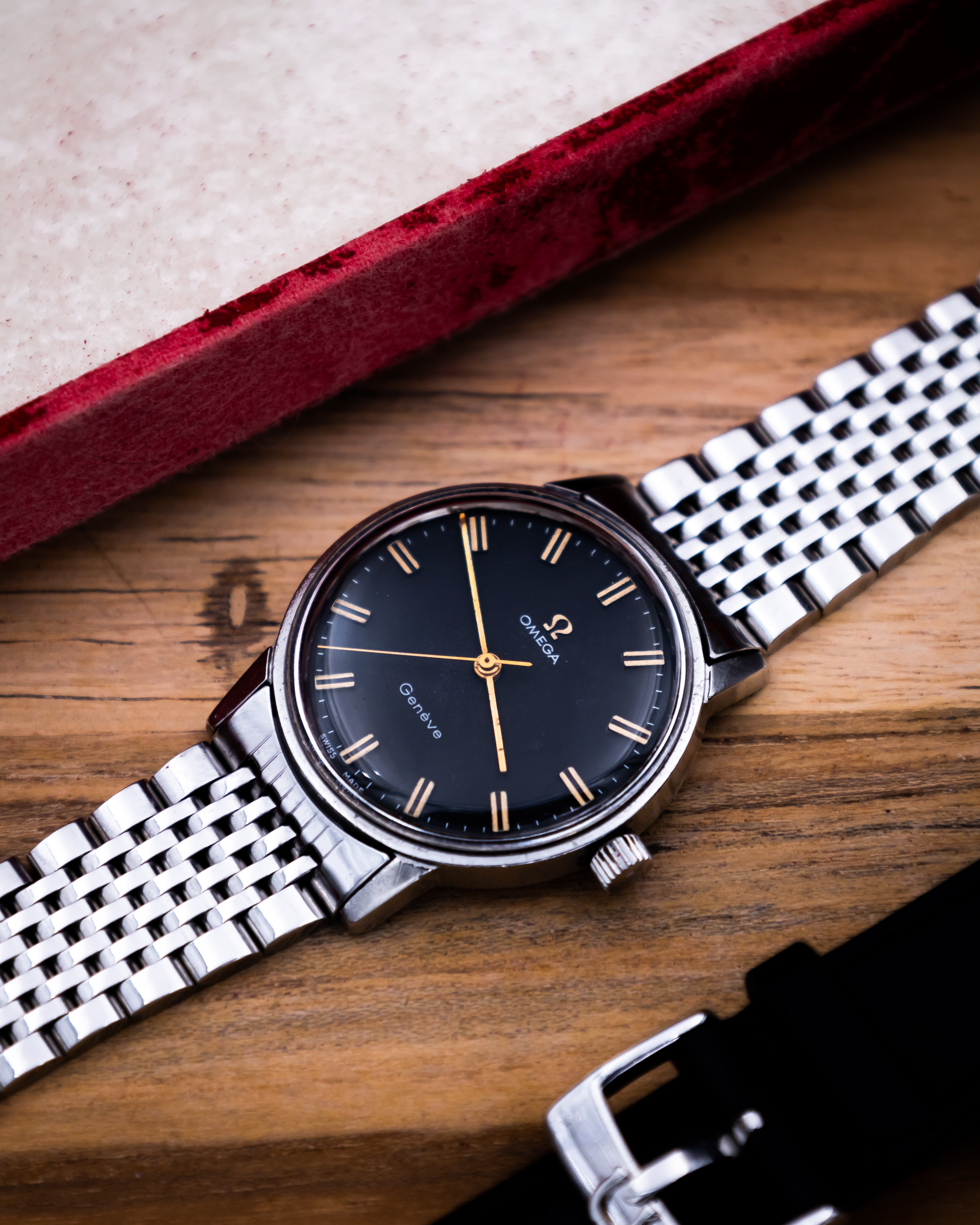 Omega 135.011 Genève - black dial
