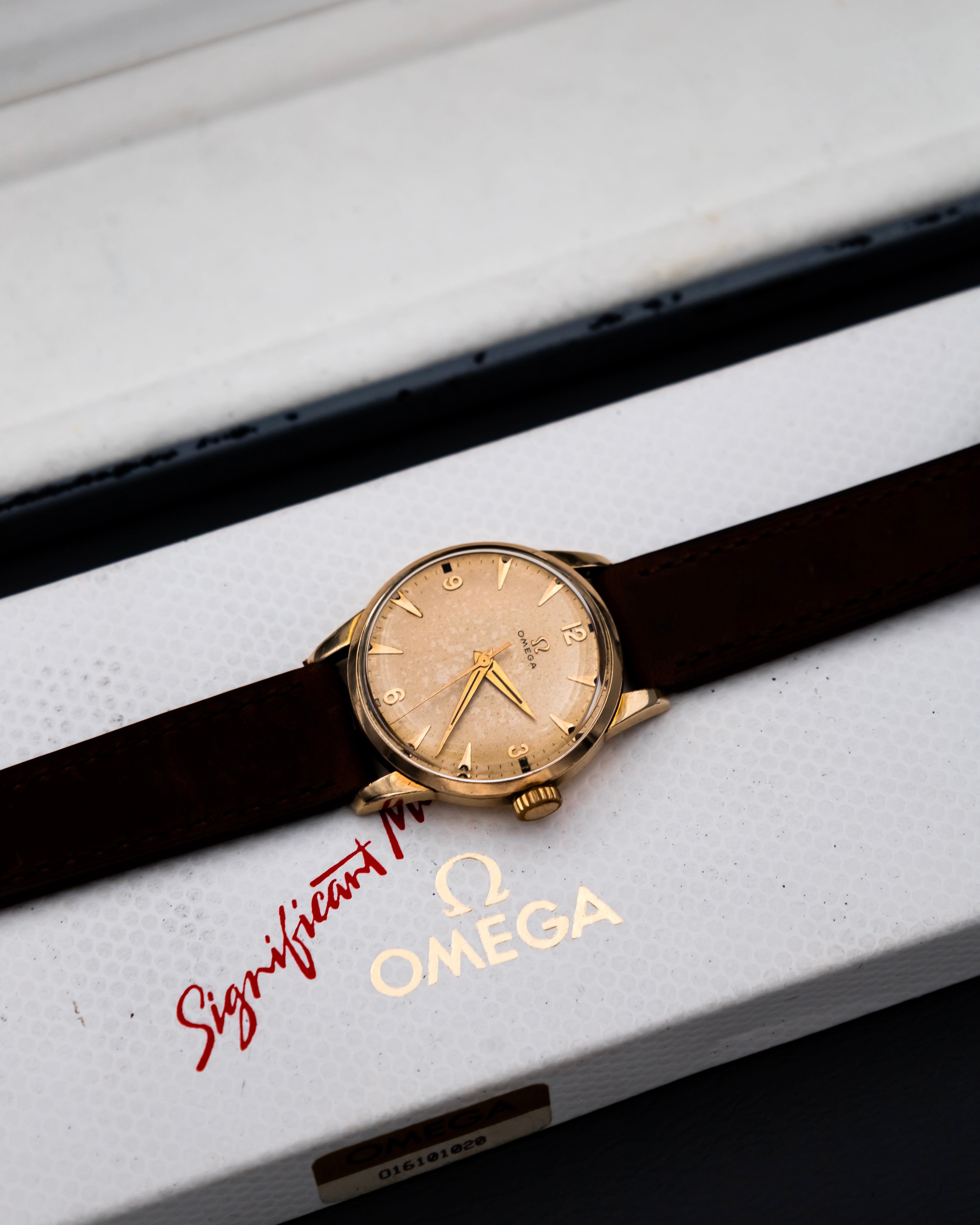 Omega 2513 - 7 - champagne dial