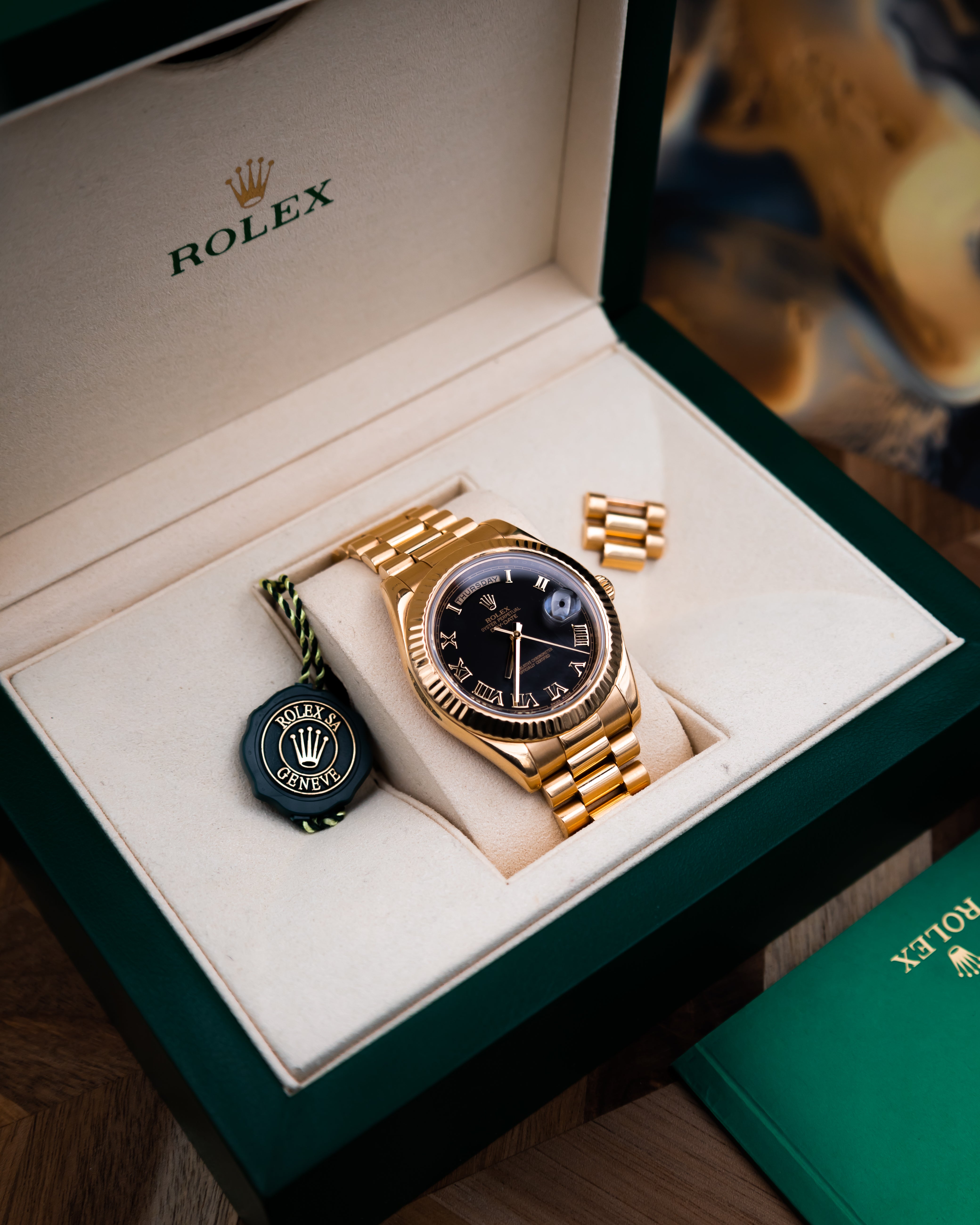 Rolex 218238 Day-Date II - black Roman dial