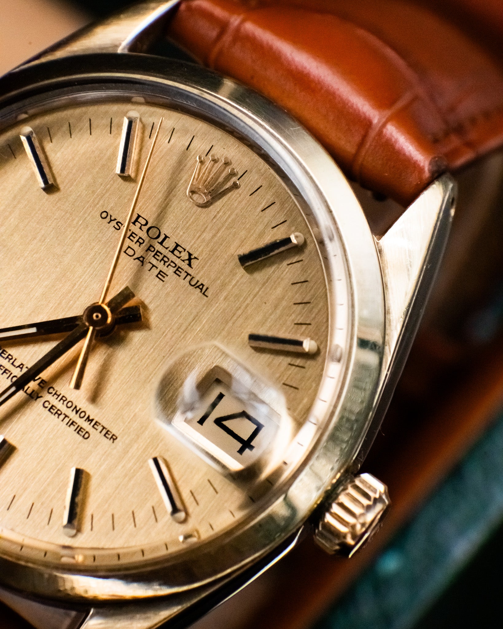 Rolex 1550 Perpetual Date - Gold dial