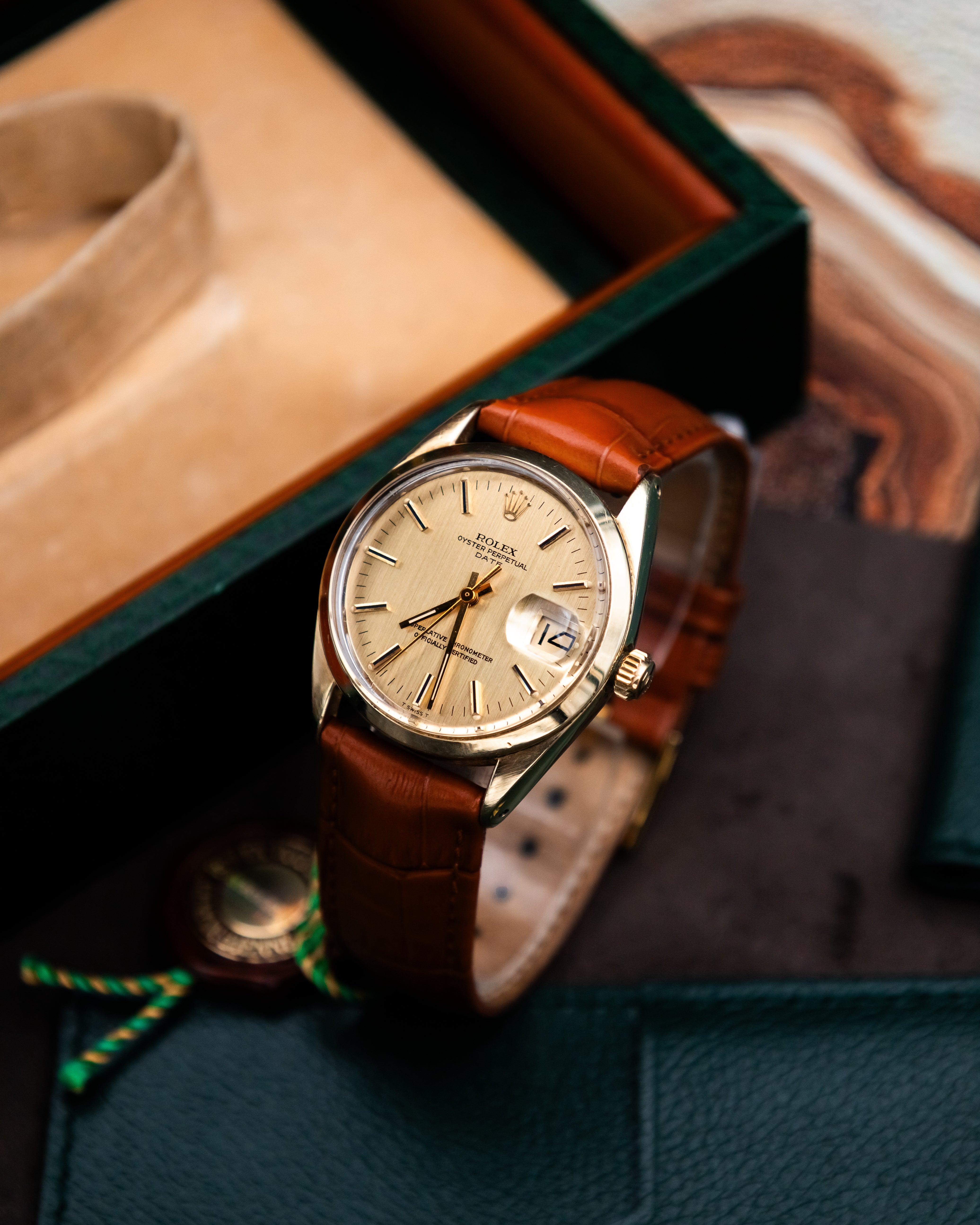 Rolex 1550 Perpetual Date - Gold dial