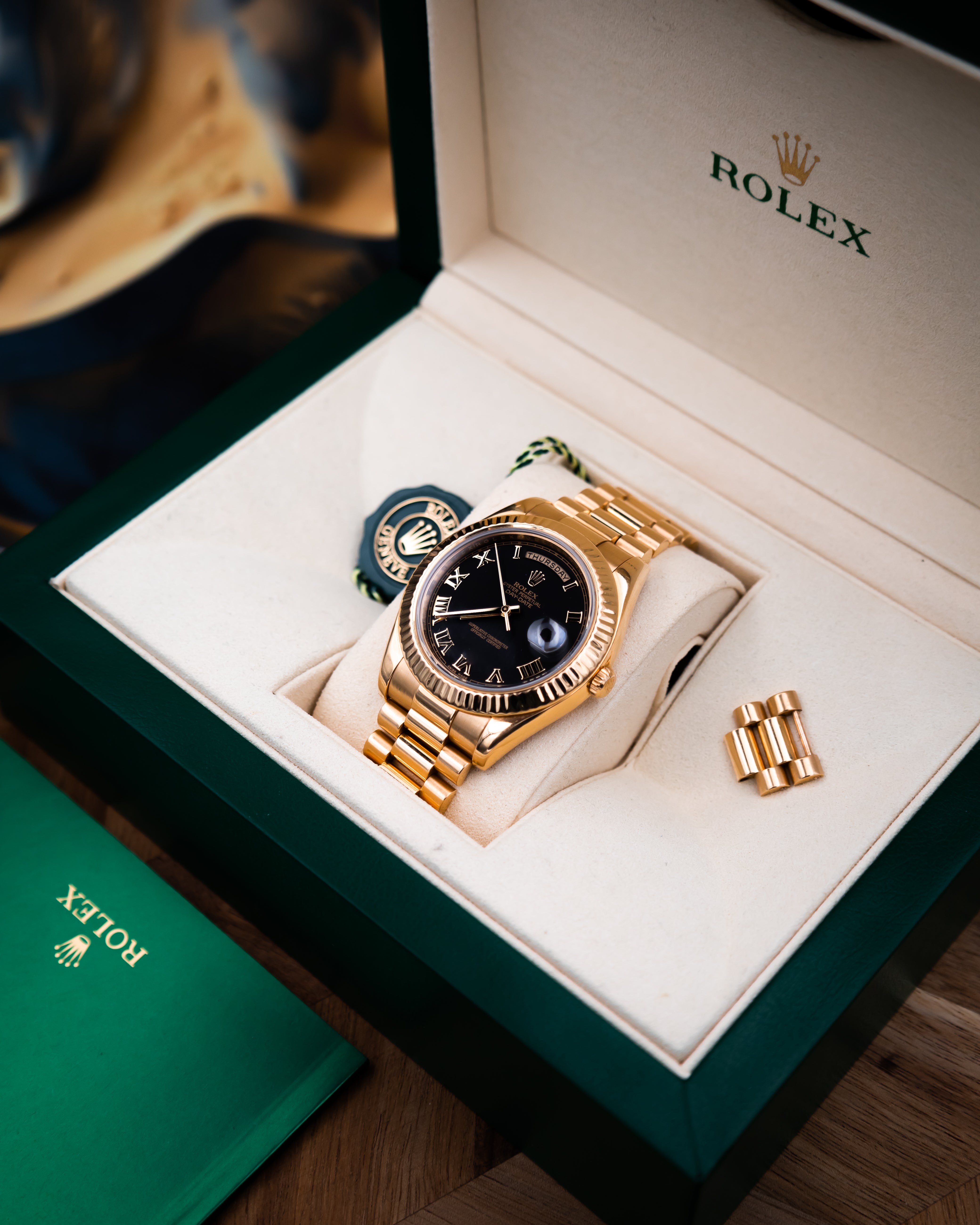 Rolex 218238 Day-Date II - black Roman dial