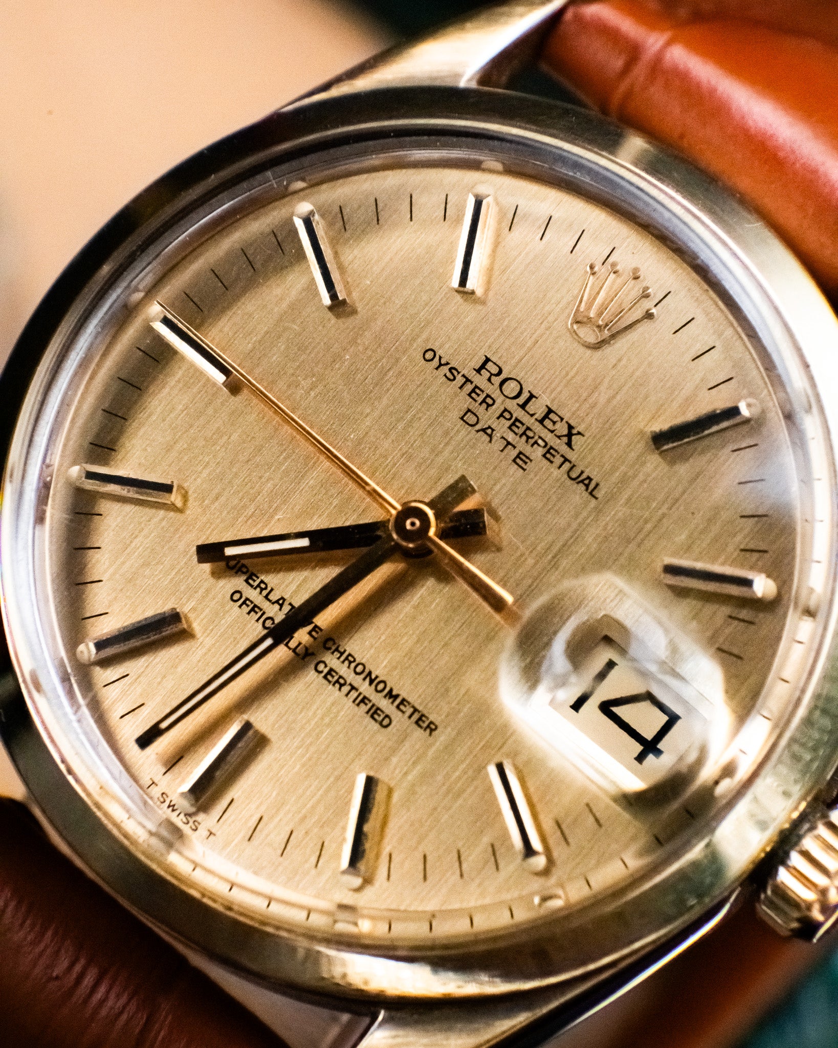 Rolex 1550 Perpetual Date - Gold dial