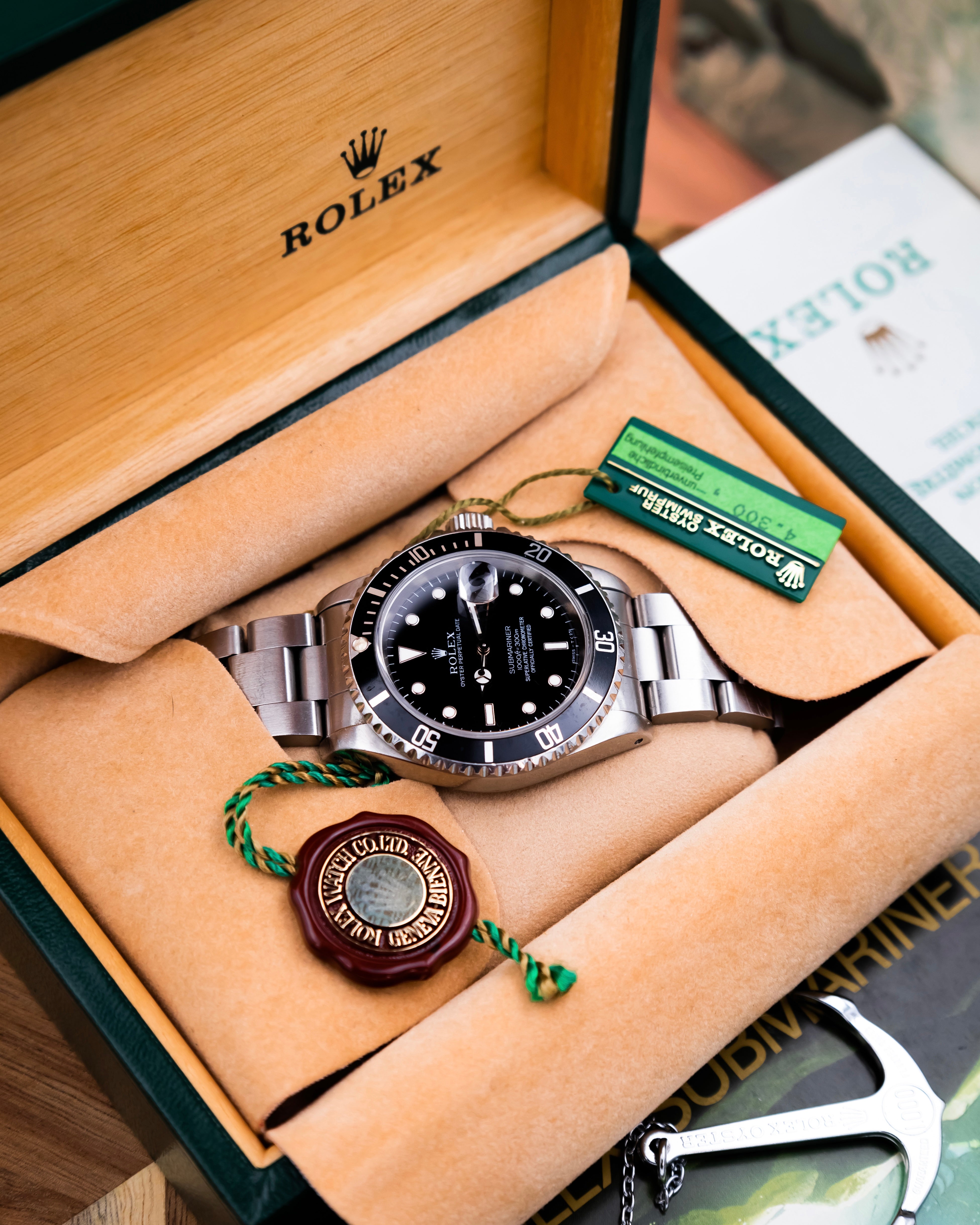 Rolex 16610 Submariner Date - Tritium dial