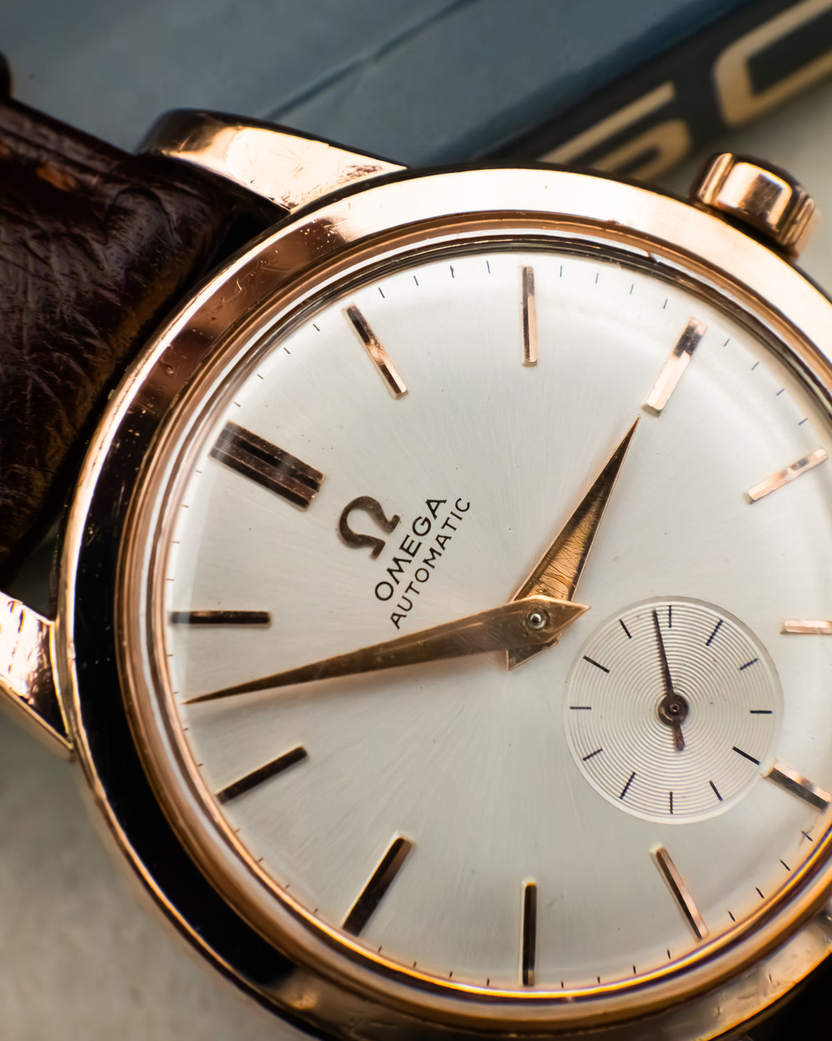 Omega 2657 SC Bumper Rose Gold - white dial