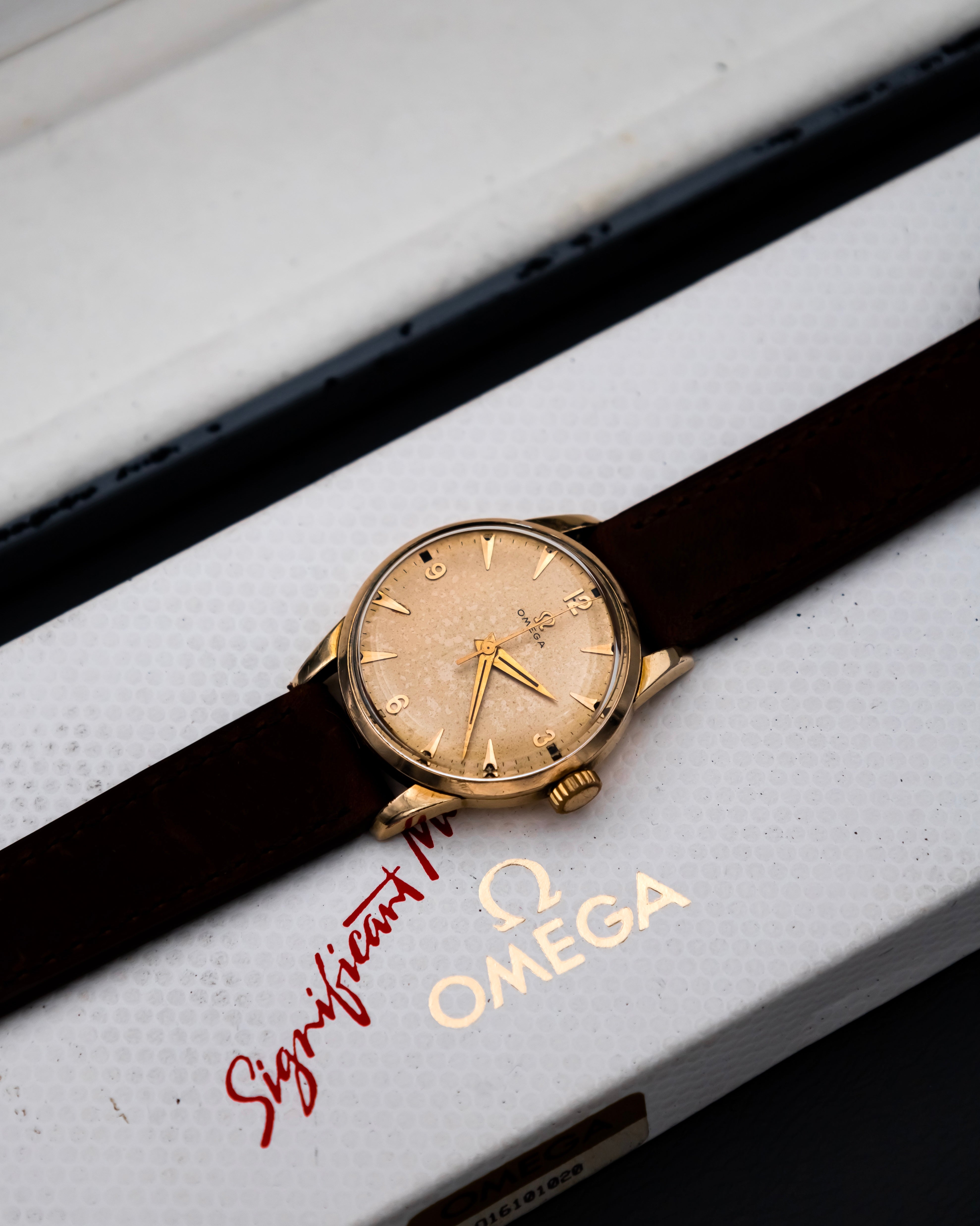 Omega 2513 - 7 - champagne dial
