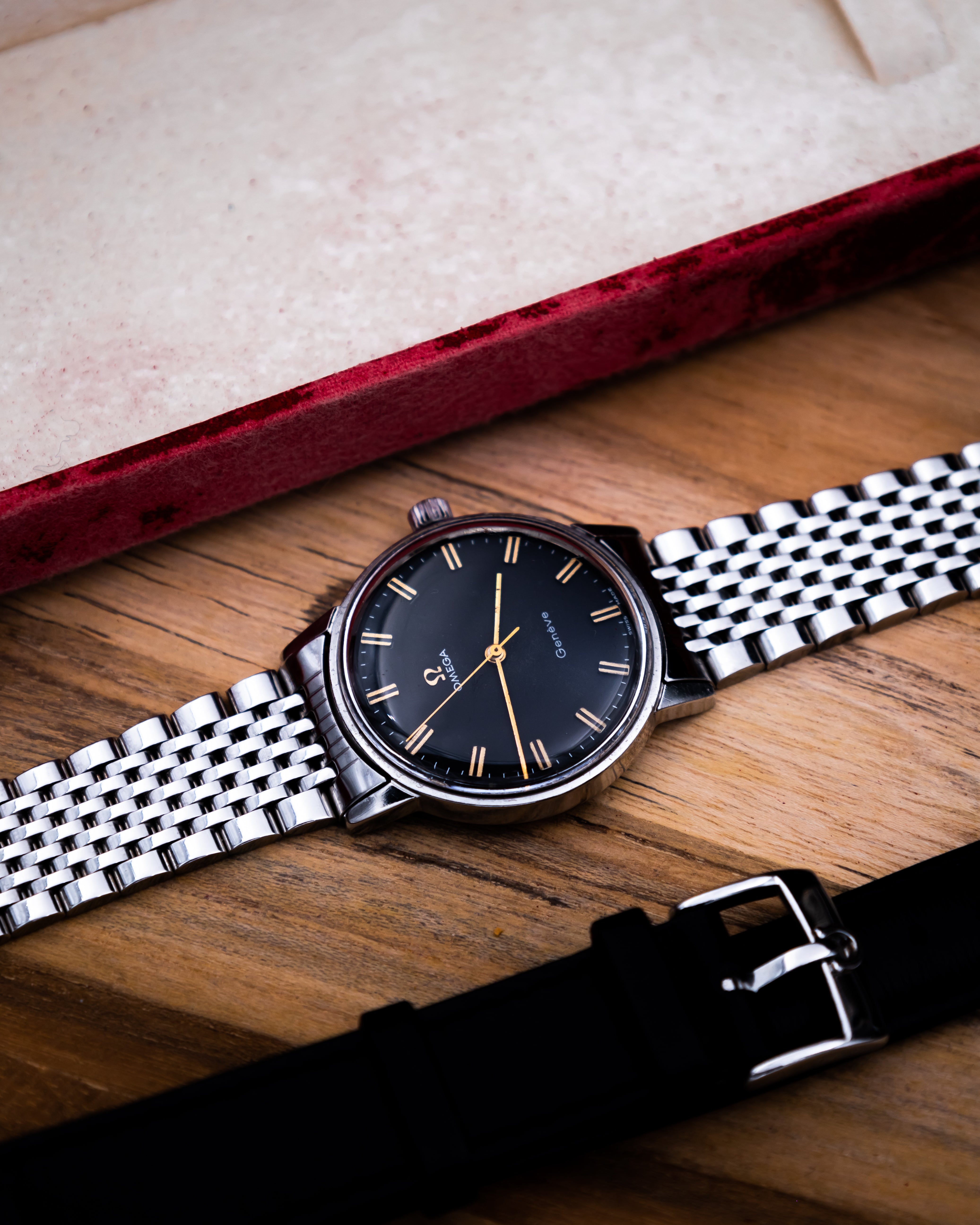 Omega 135.011 Genève - black dial