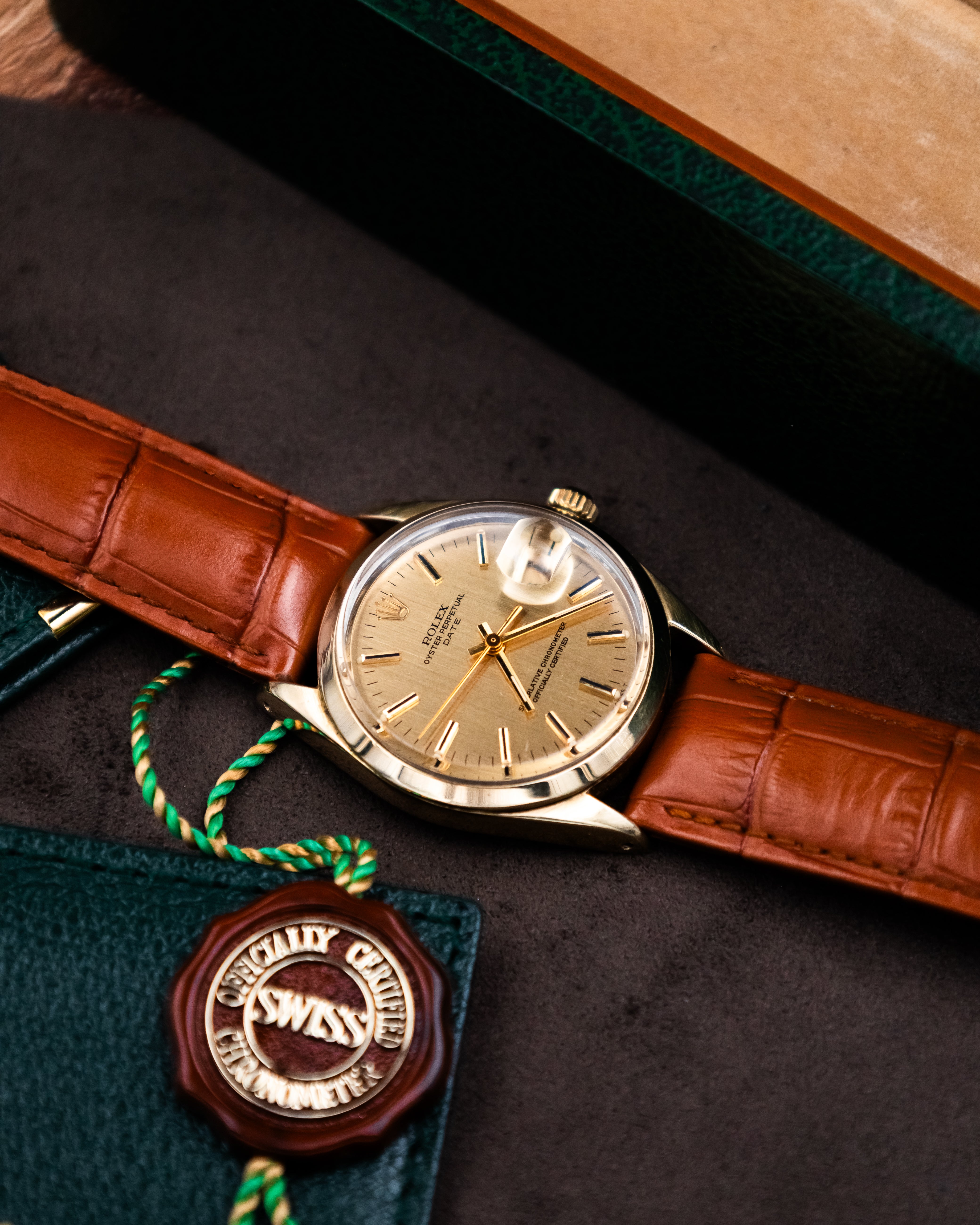Rolex 1550 Perpetual Date - Gold dial