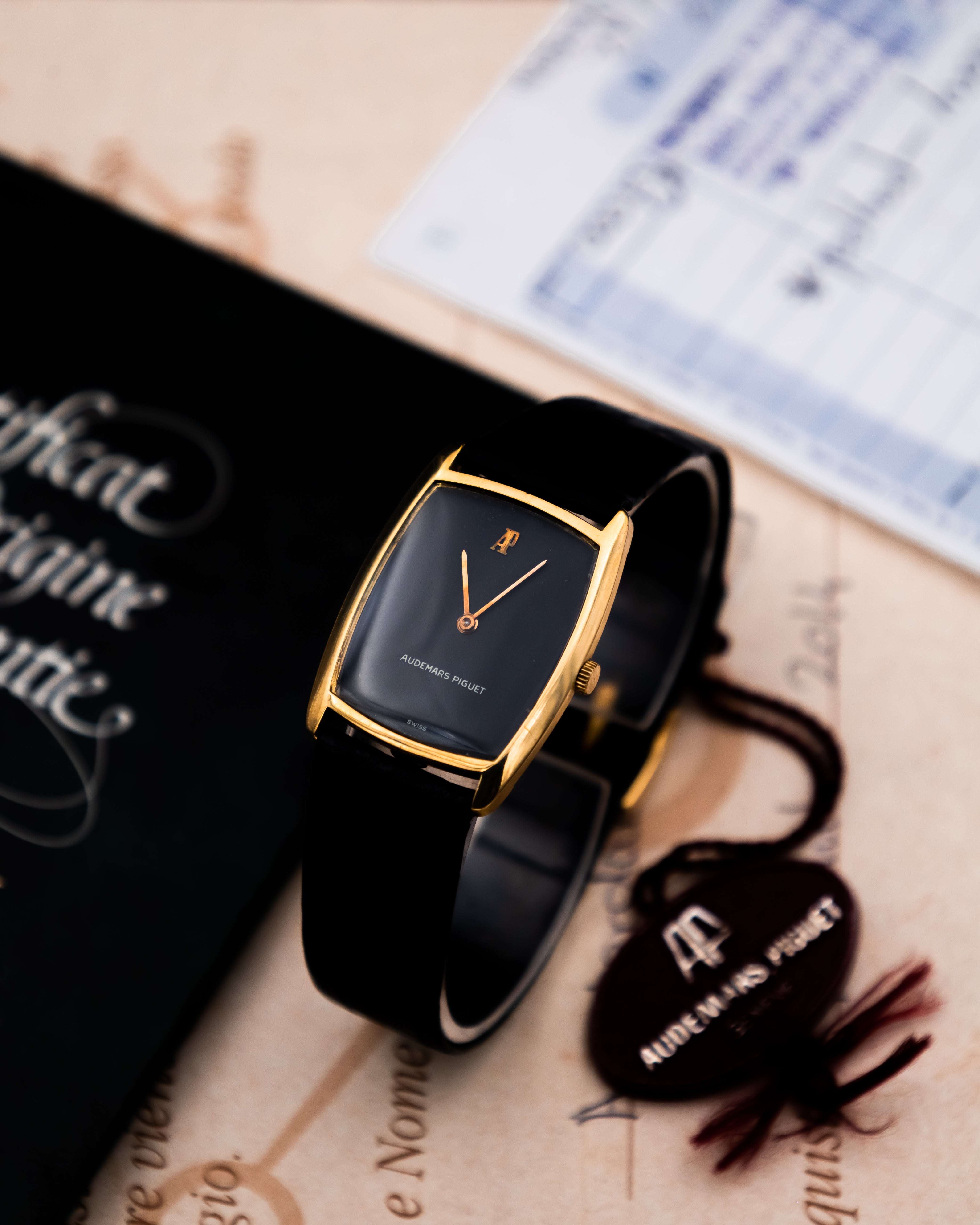 Audemars Piguet 18k gold - Black dial