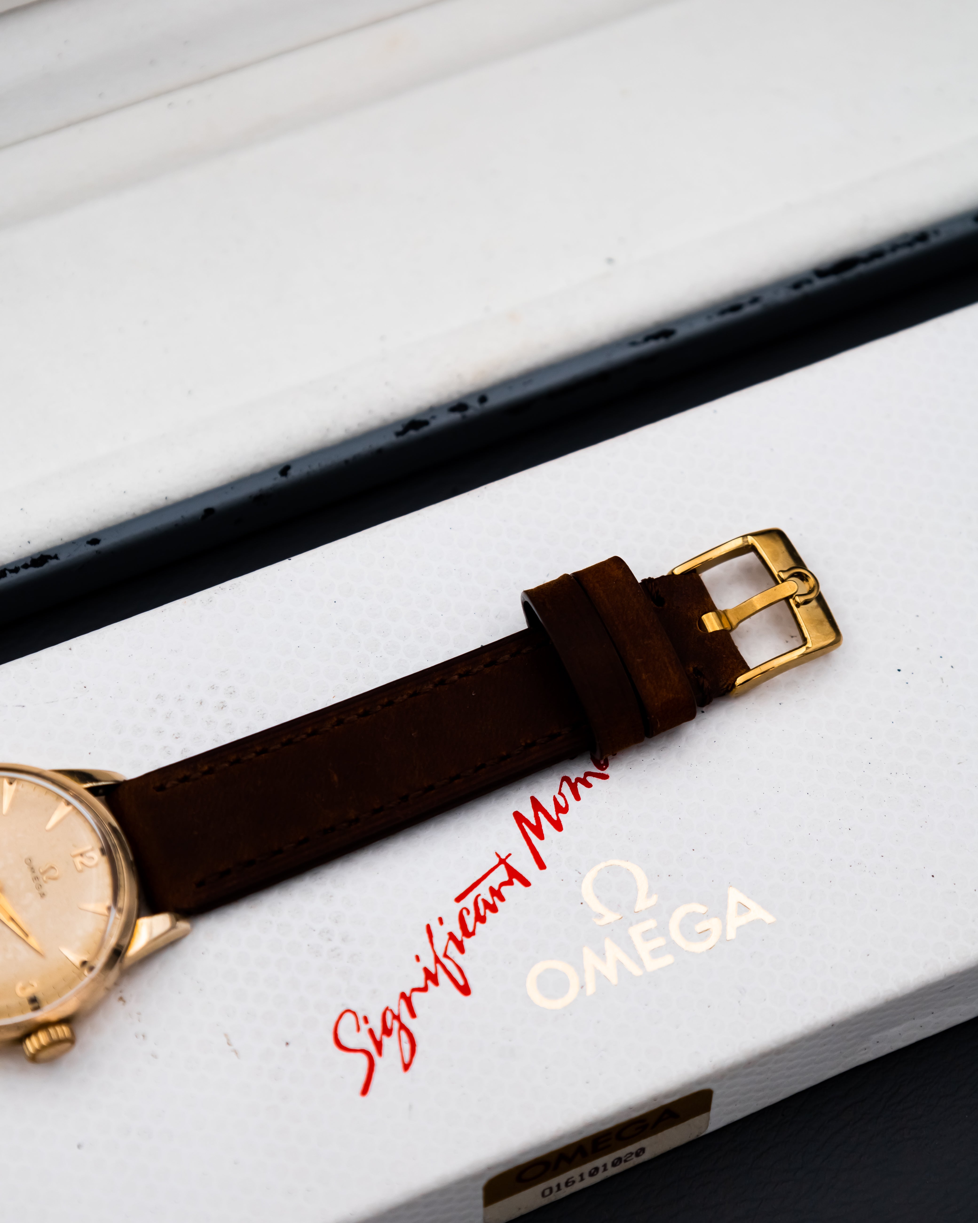 Omega 2513 - 7 - champagne dial