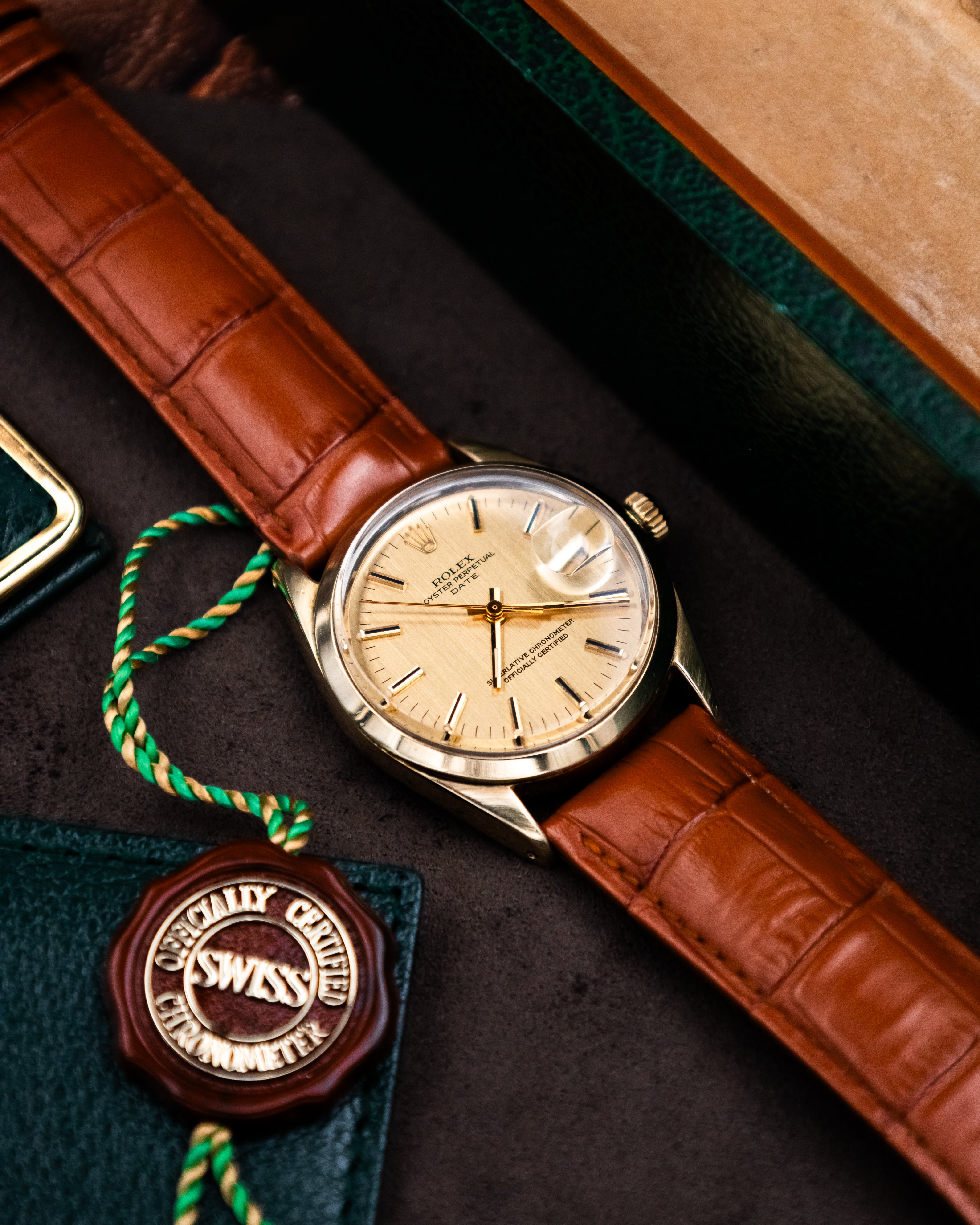 Rolex 1550 Perpetual Date - Gold dial