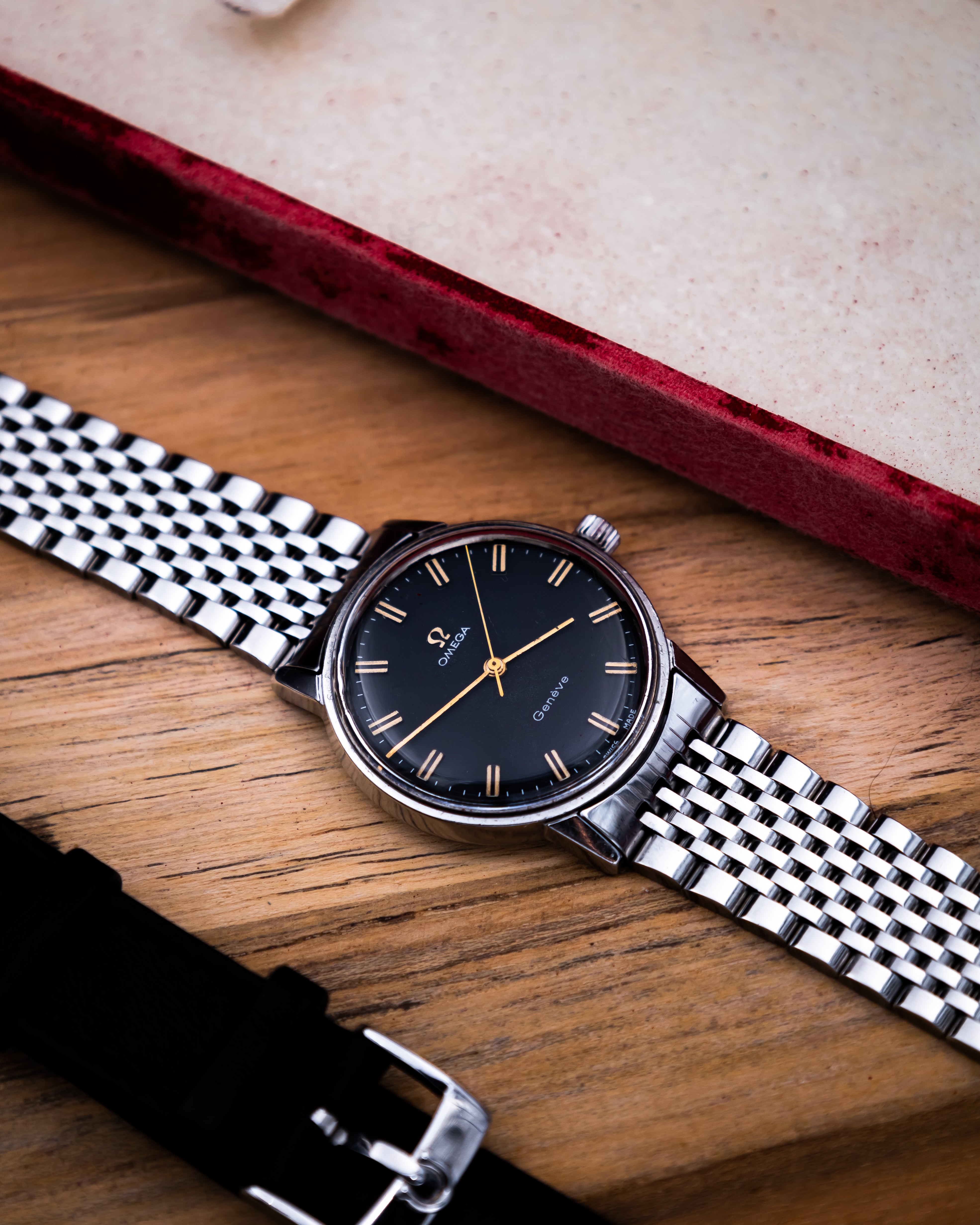 Omega 135.011 Genève - black dial