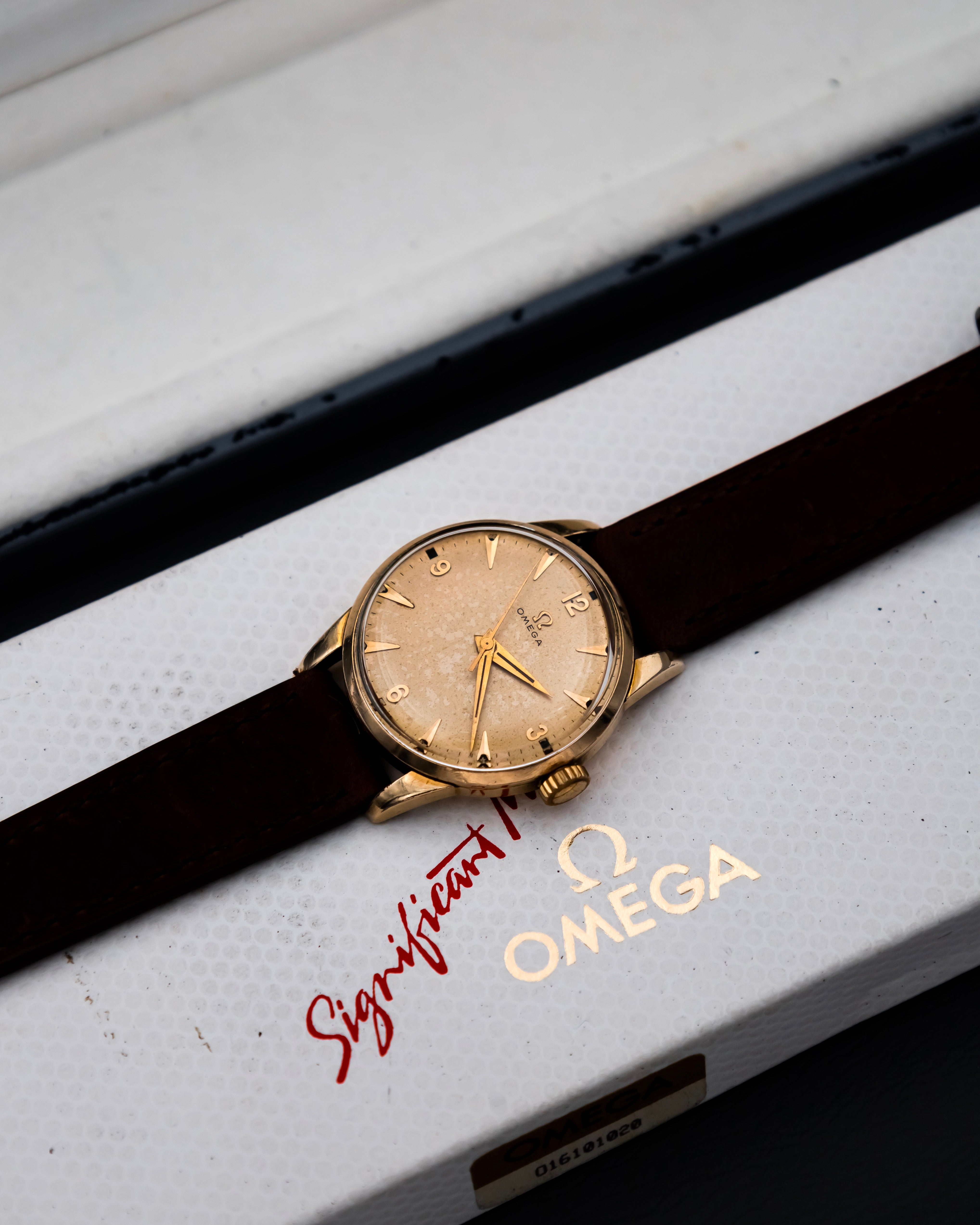 Omega 2513 - 7 - champagne dial
