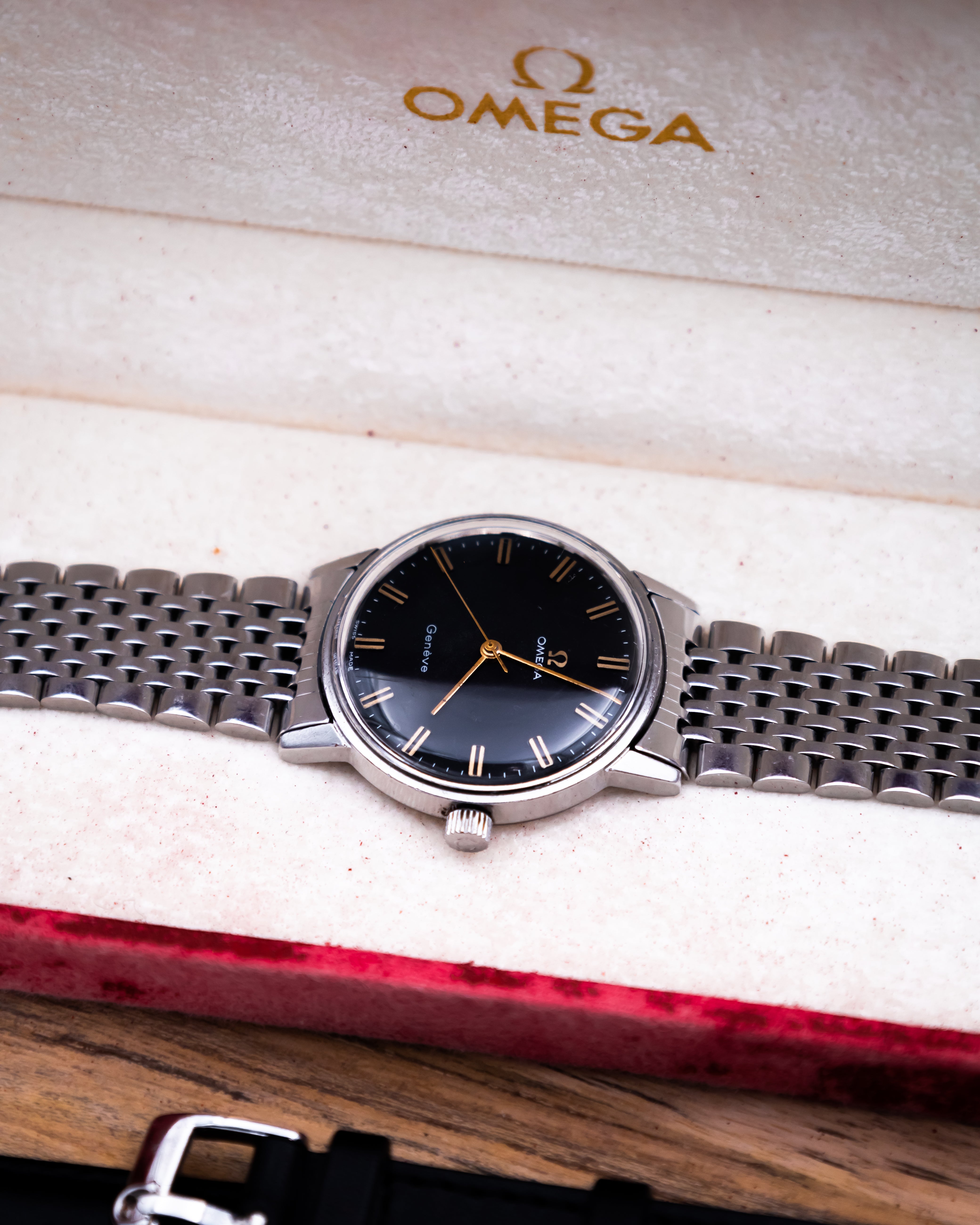 Omega 135.011 Genève - black dial