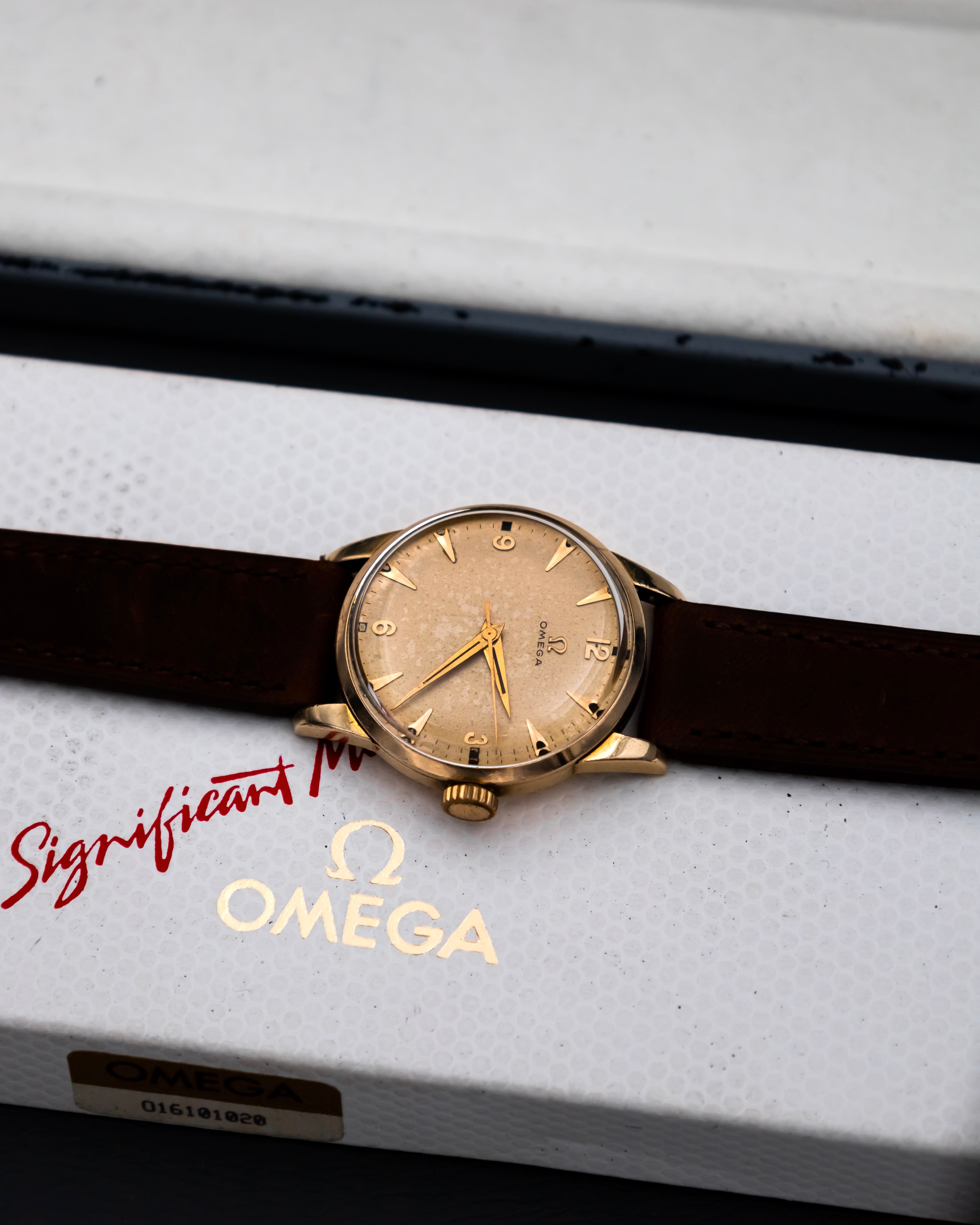 Omega 2513 - 7 - champagne dial