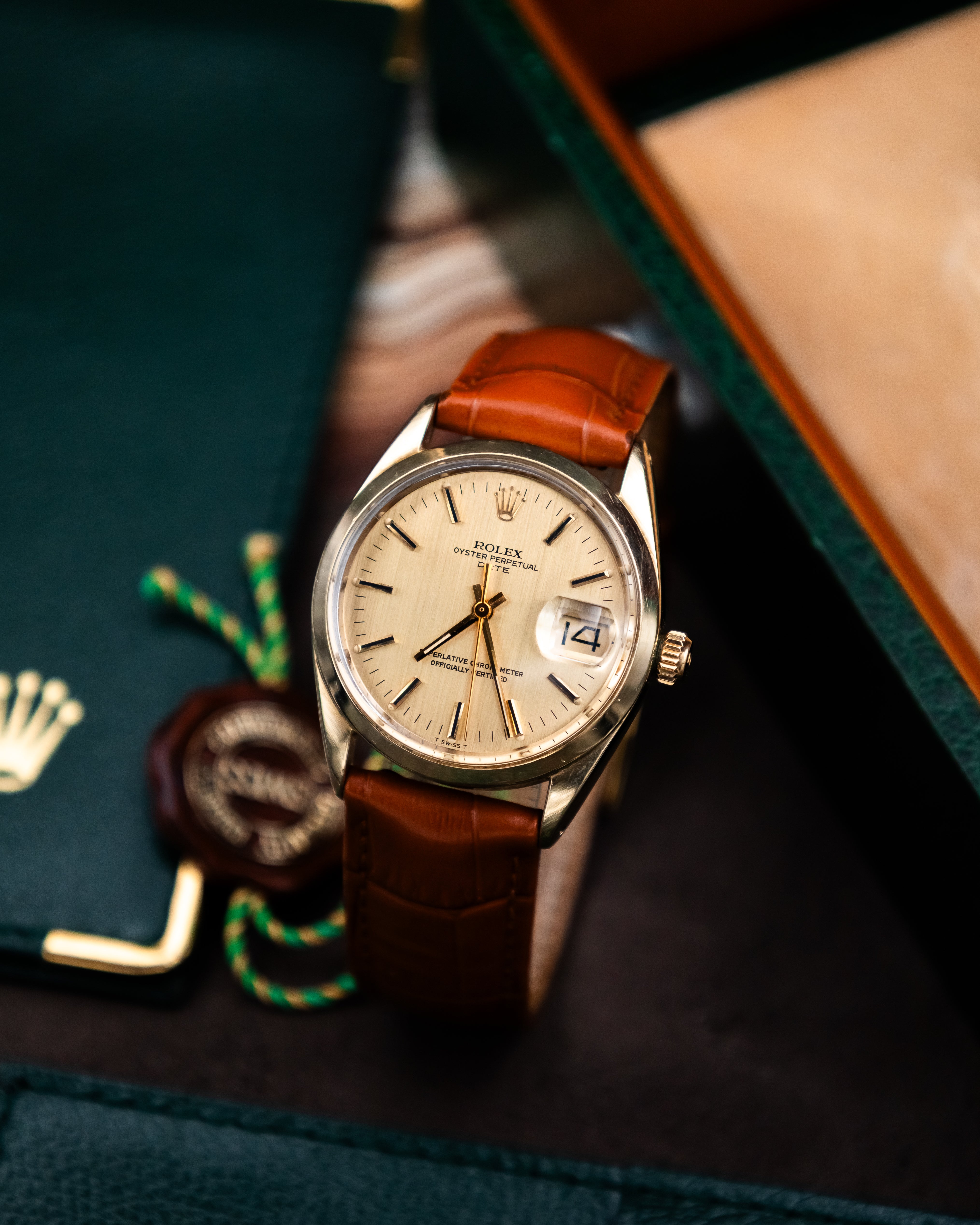 Rolex 1550 Perpetual Date - Gold dial