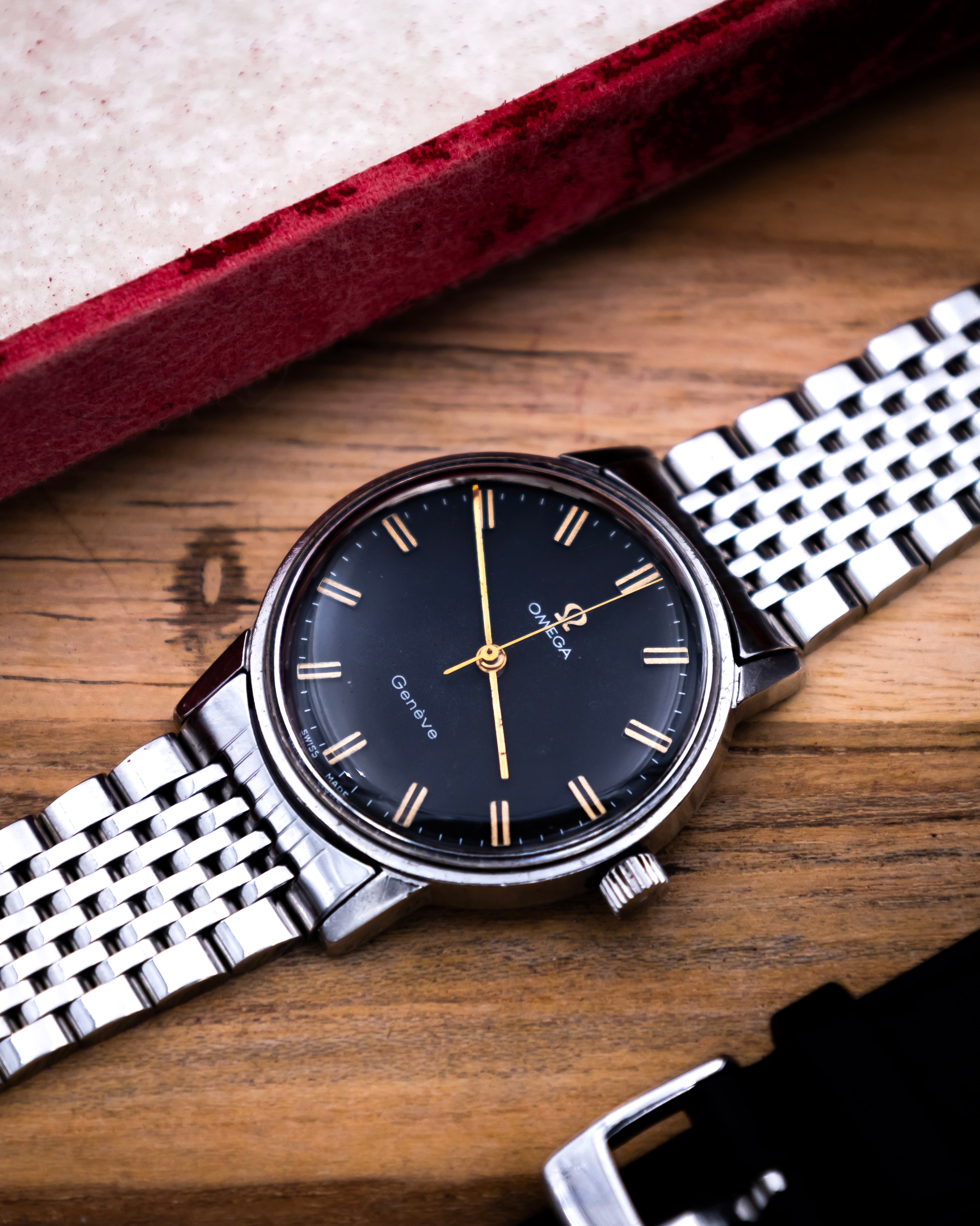 Omega 135.011 Genève - black dial