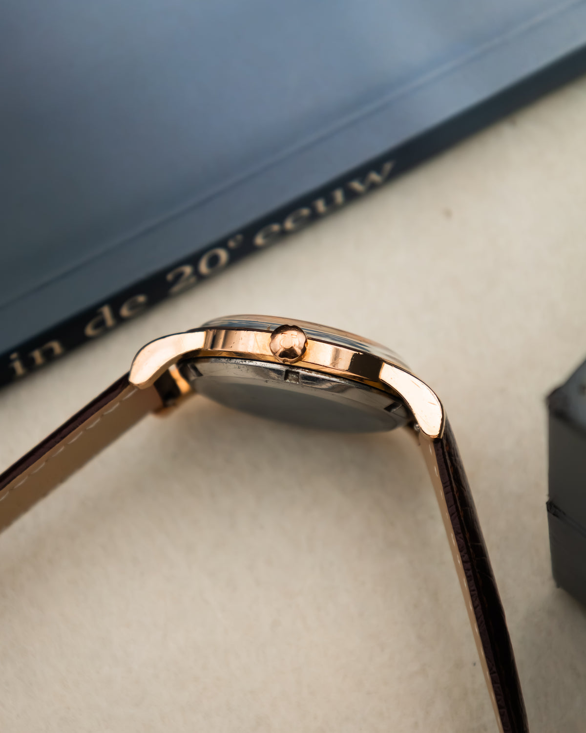 Omega 2657 SC Bumper Rose Gold - white dial