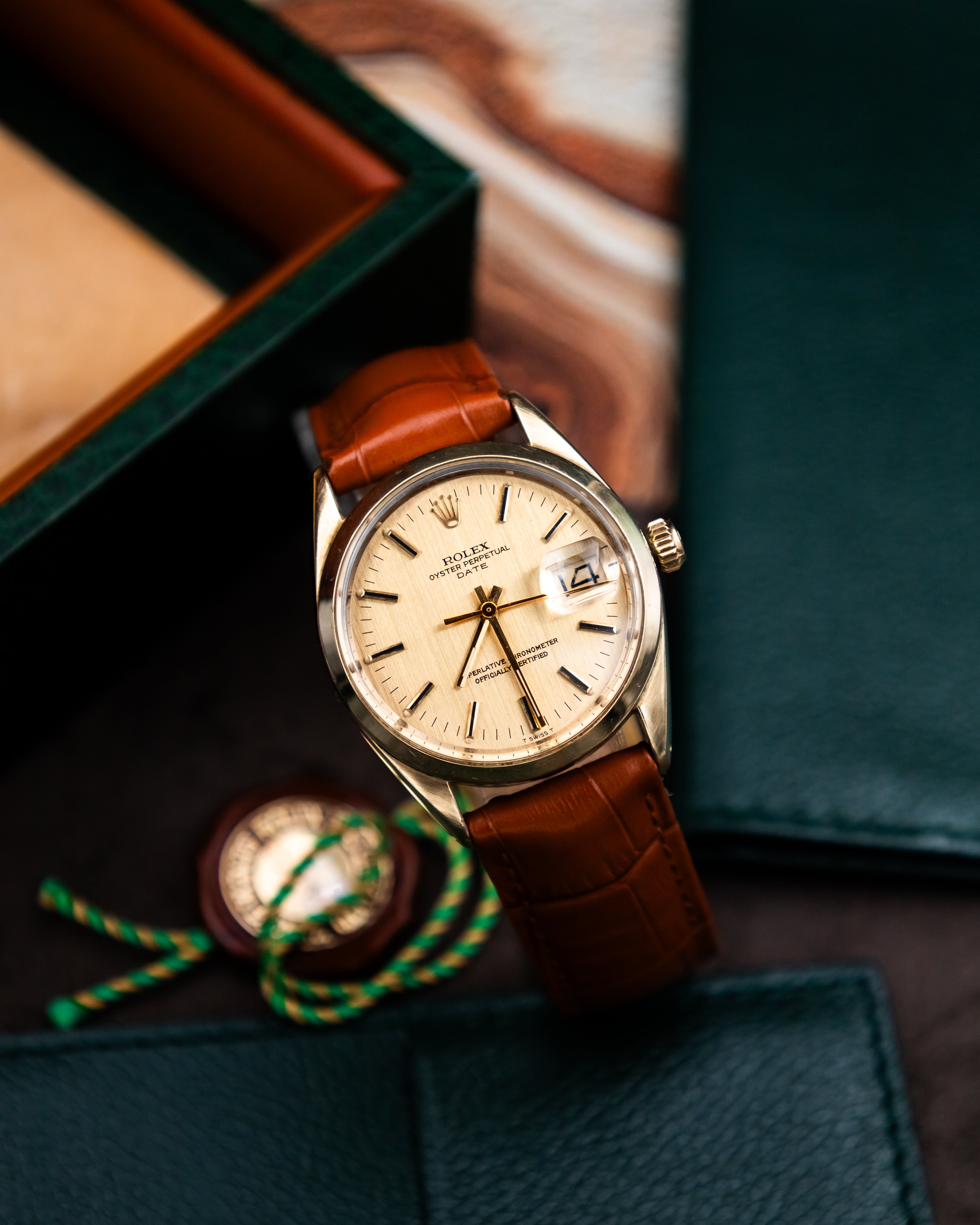 Rolex 1550 Perpetual Date - Gold dial