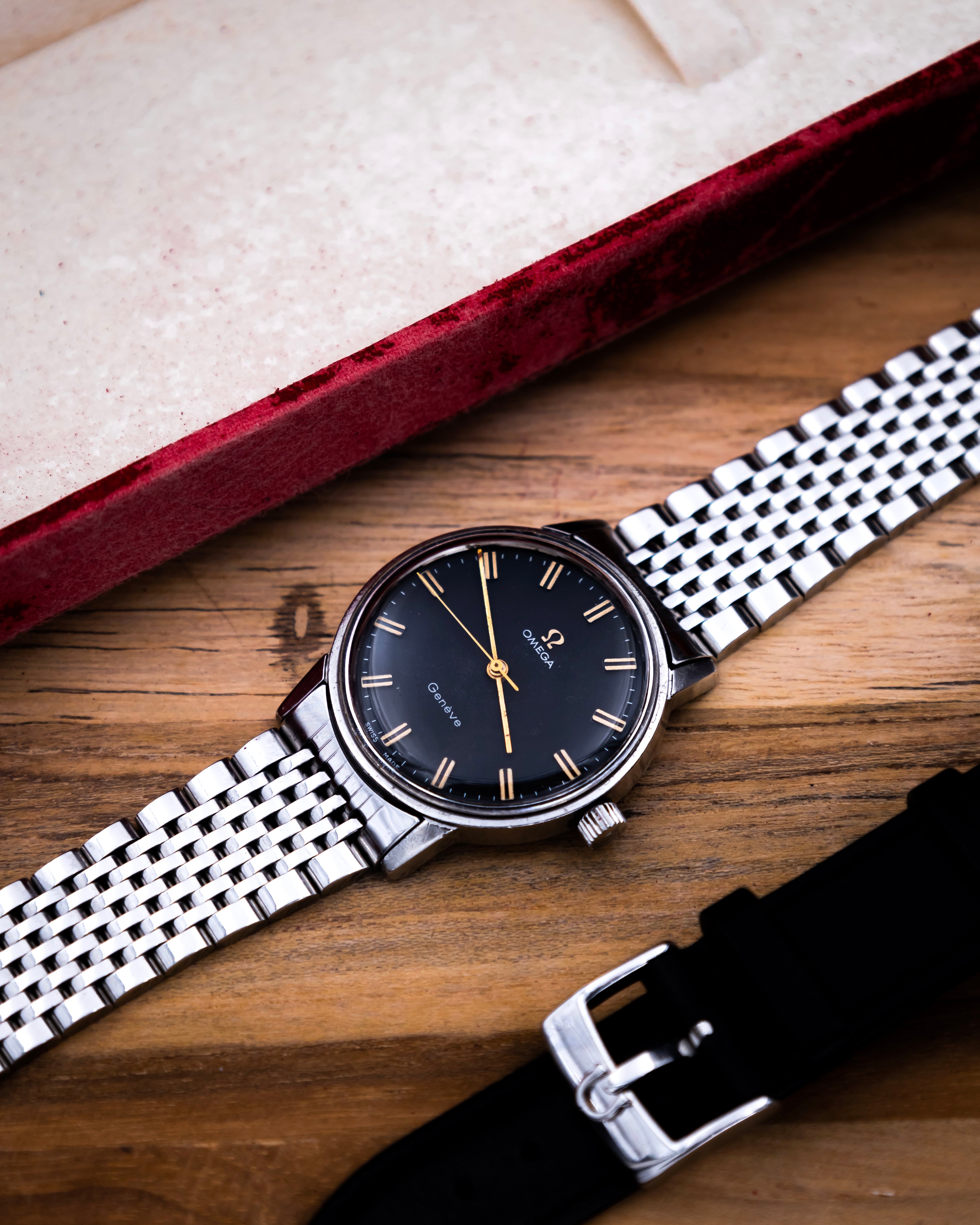 Omega 135.011 Genève - black dial