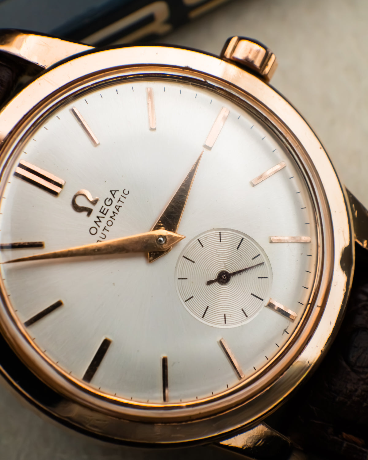 Omega 2657 SC Bumper Rose Gold - white dial