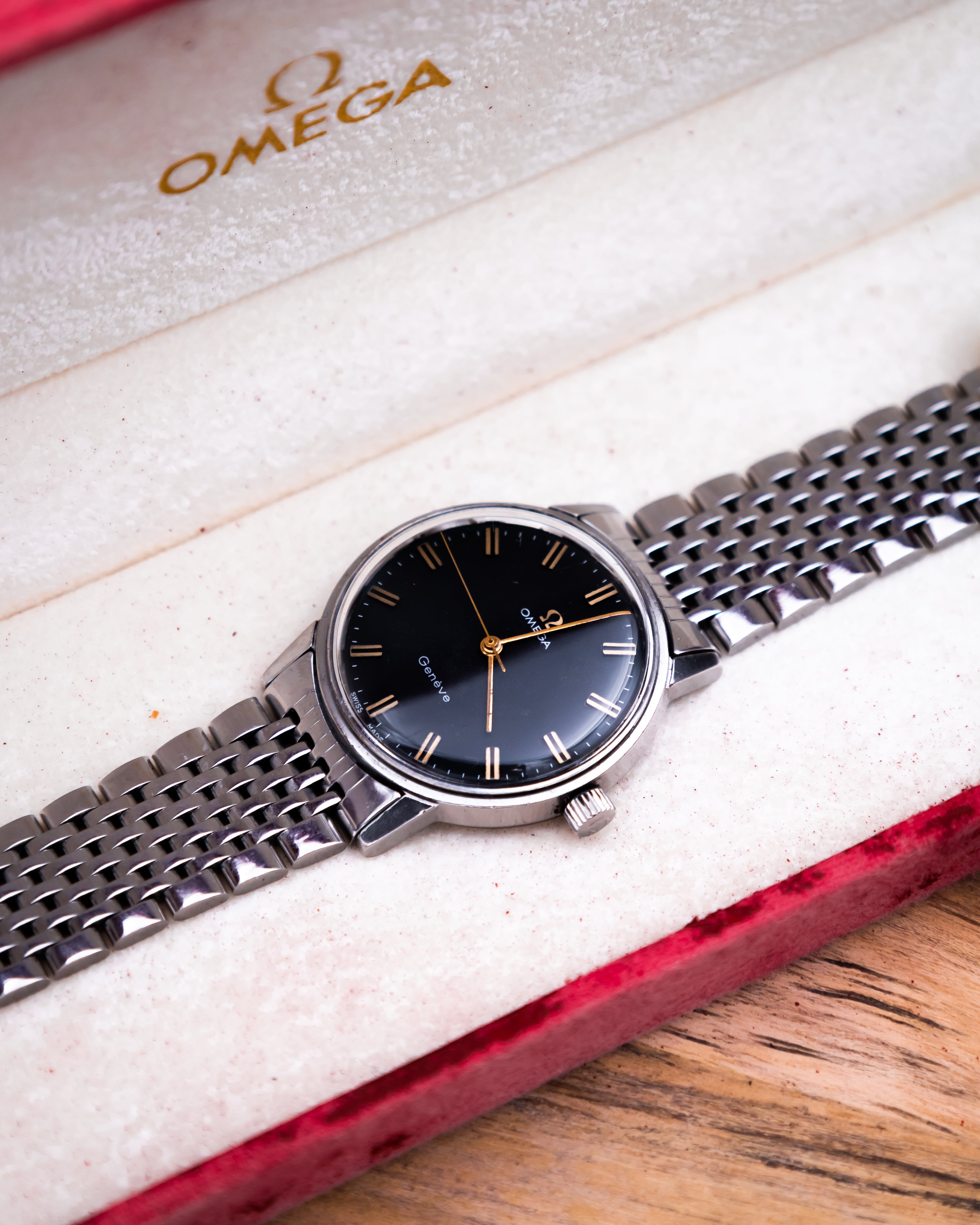 Omega 135.011 Genève - black dial