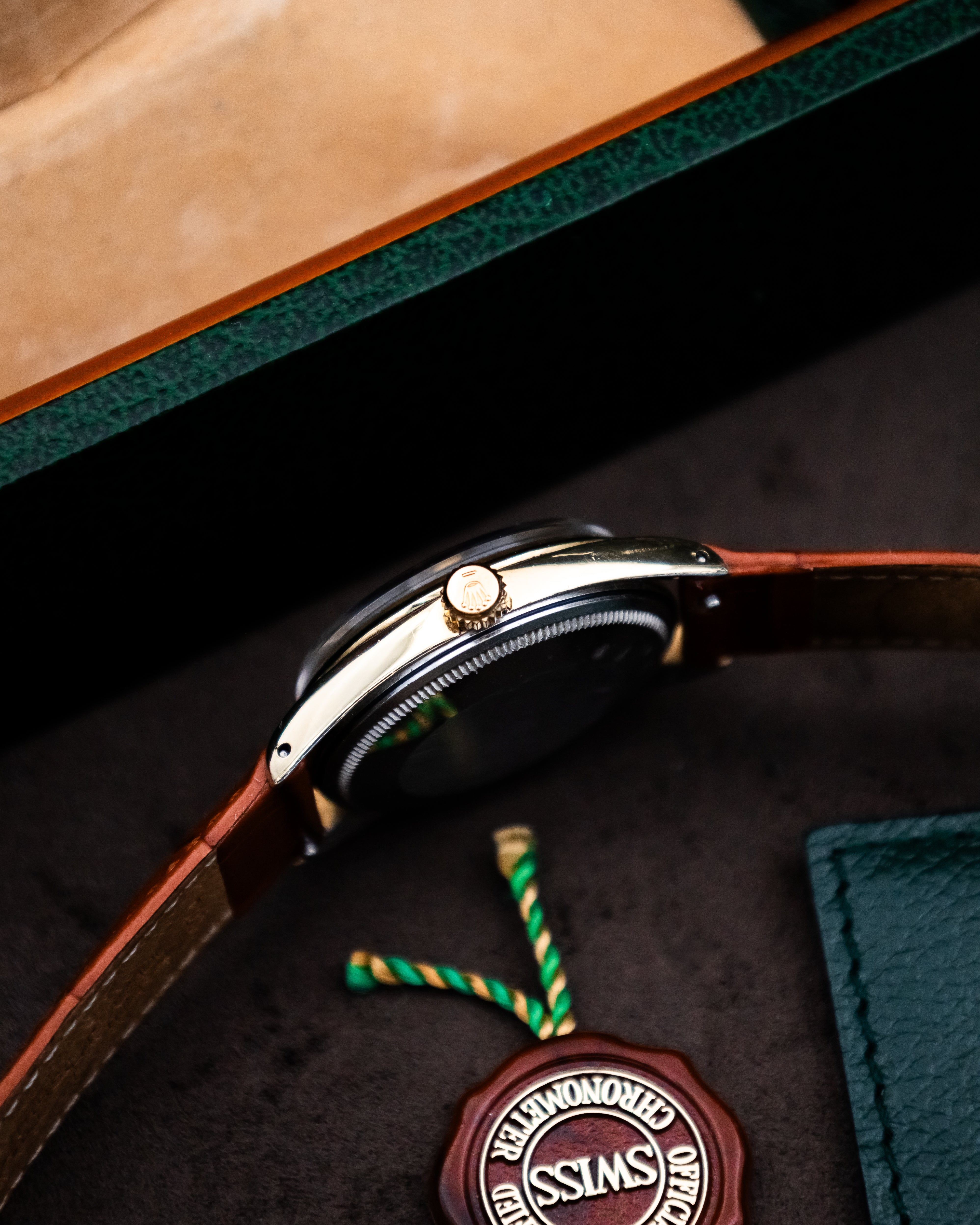 Rolex 1550 Perpetual Date - Gold dial